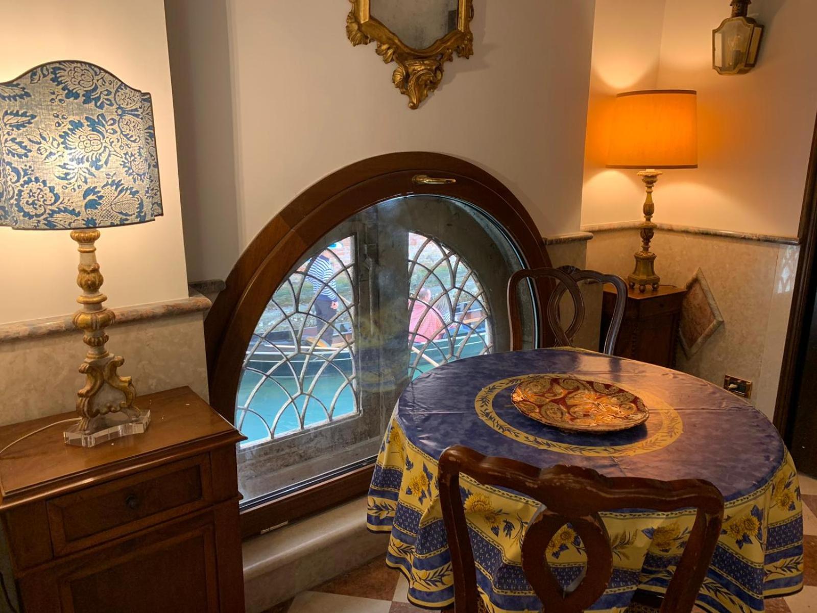 Luxury Apartment in San Marco with Canal View