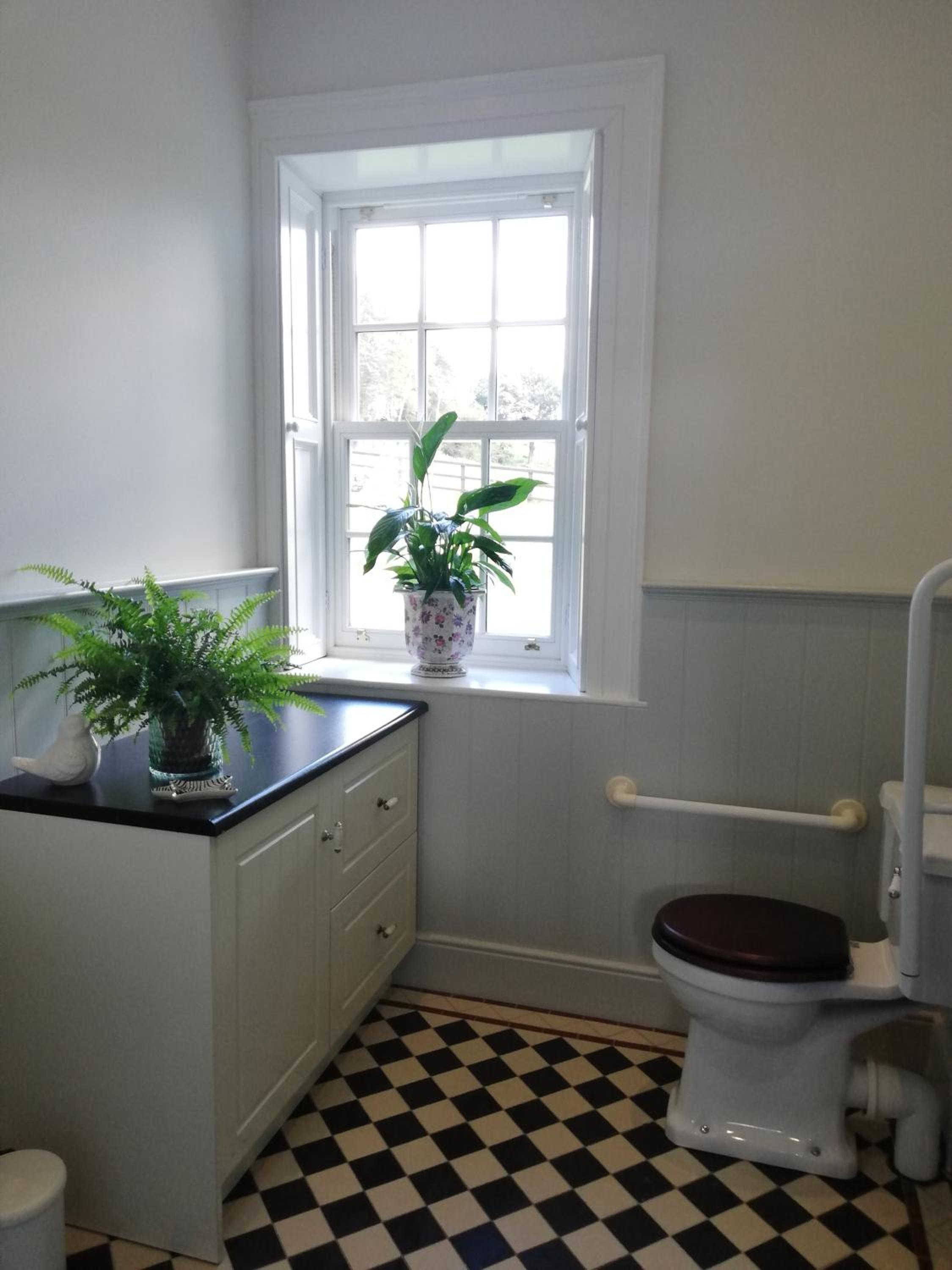 Next door at Broomfield House en Midleton