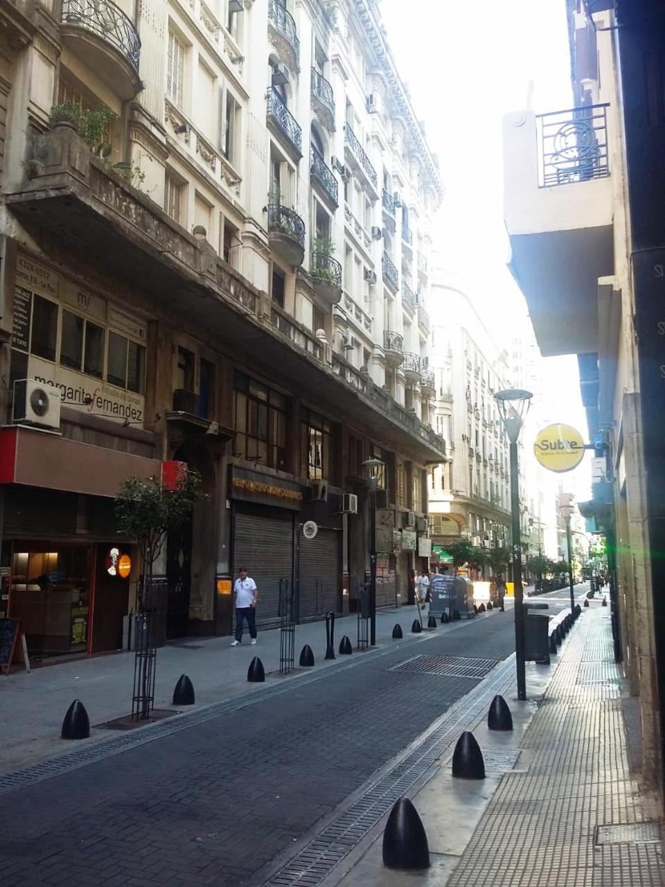 Amplio, tranquilo y muy luminoso departamento de 3 ambientes a metros del Obelisco y del Teatro Colón