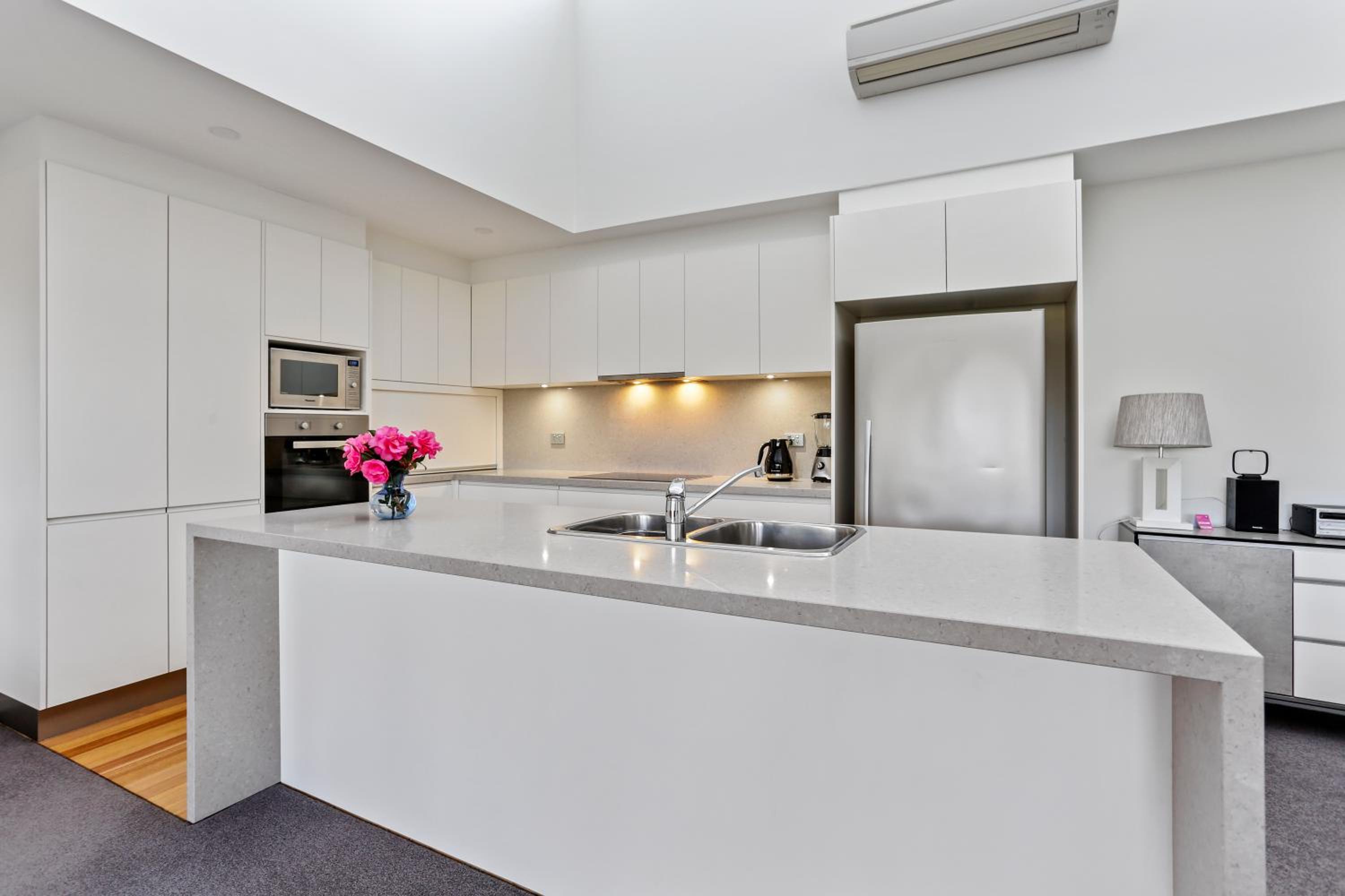 Tura Beach Golf Stays