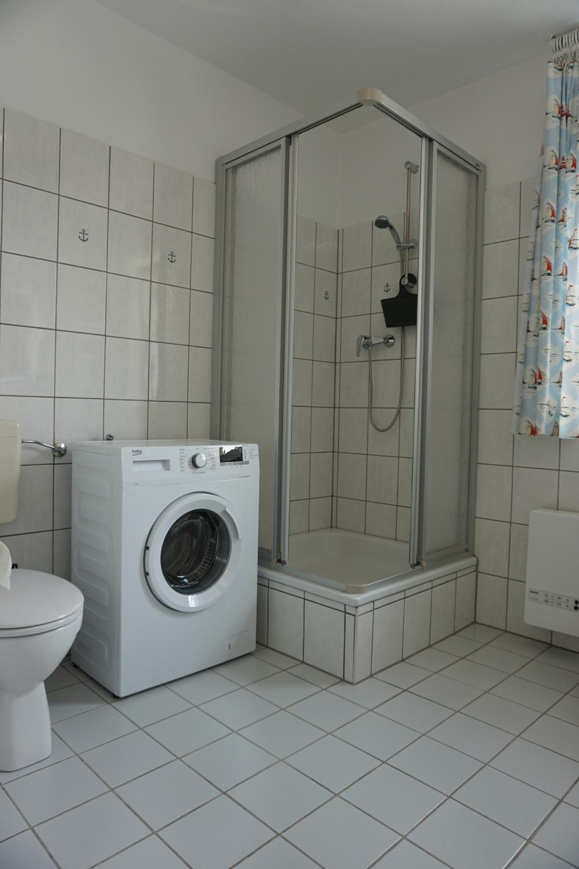 Maritim 1 en Peenemünde — bathroom