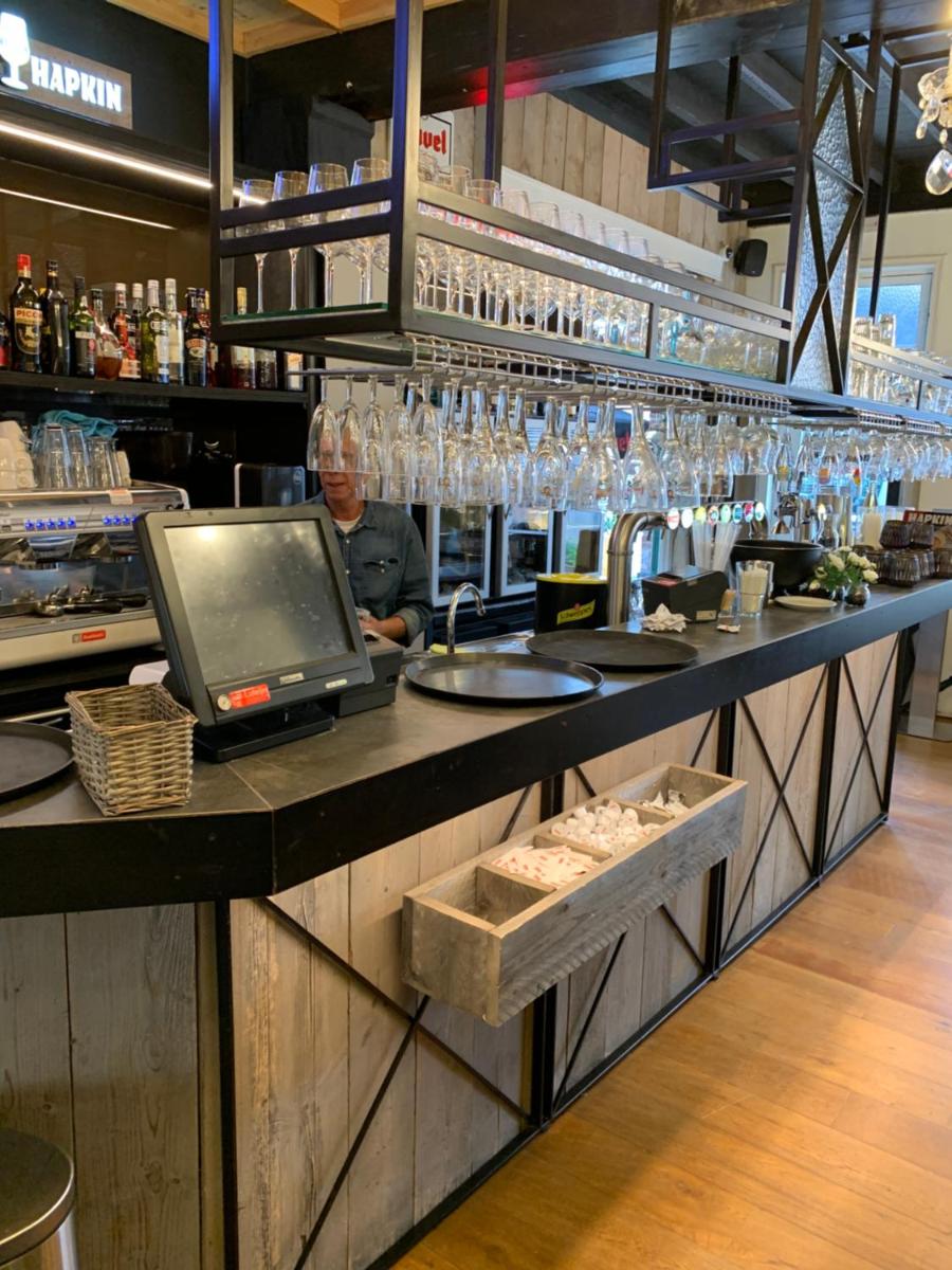 bar