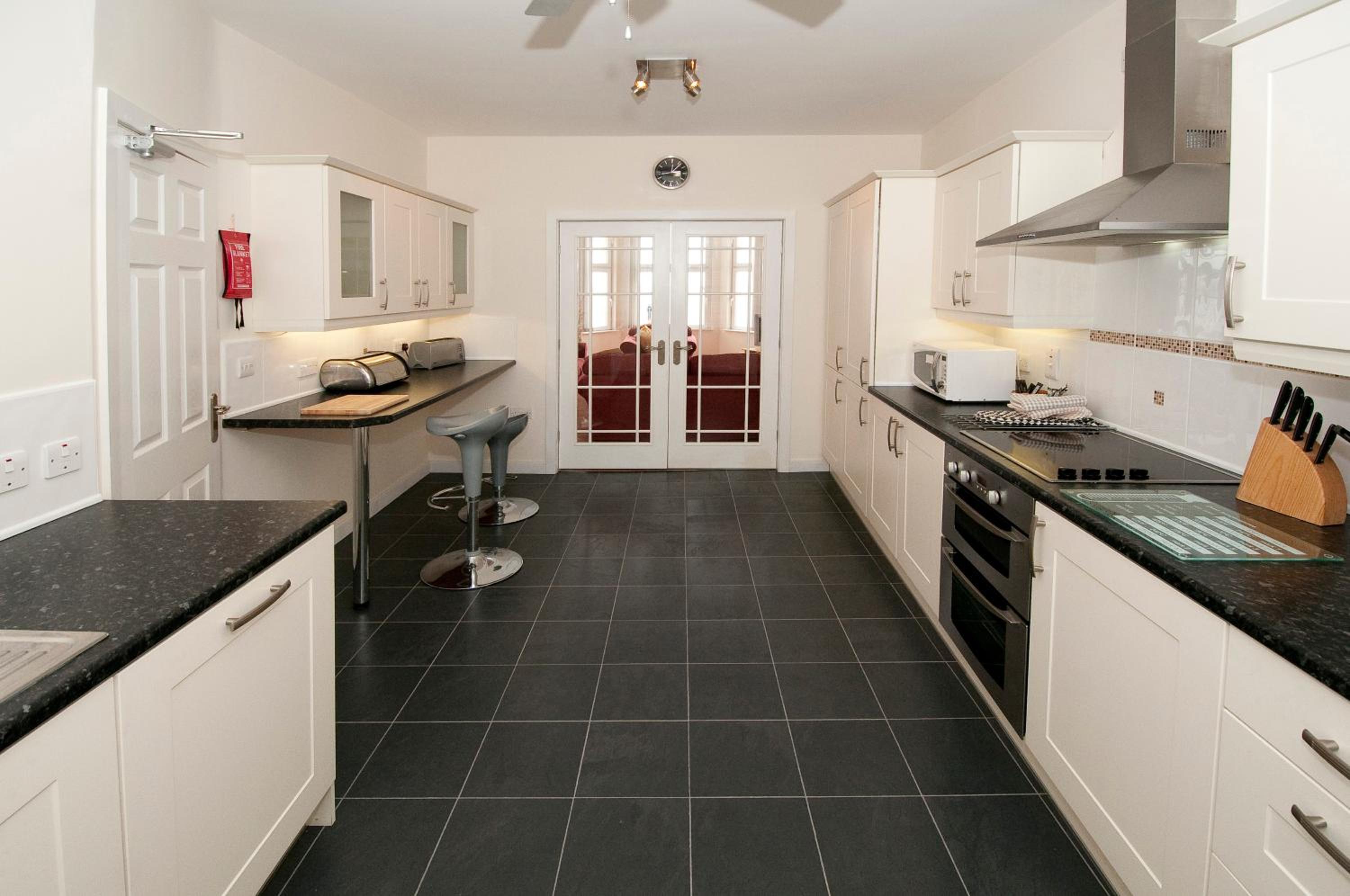 Douglas Vacations - Cunard Apartments - Property Image 4