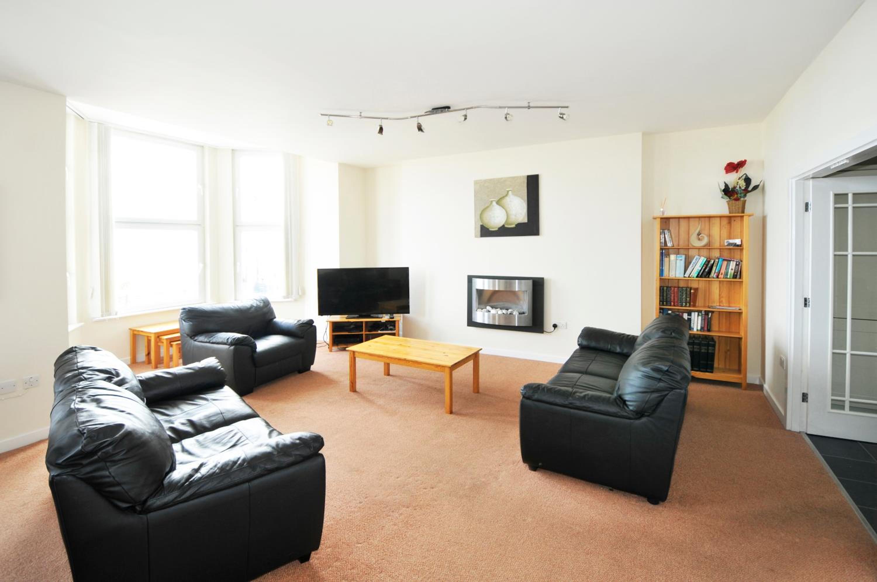 Douglas Vacations - Cunard Apartments - Property Image 1
