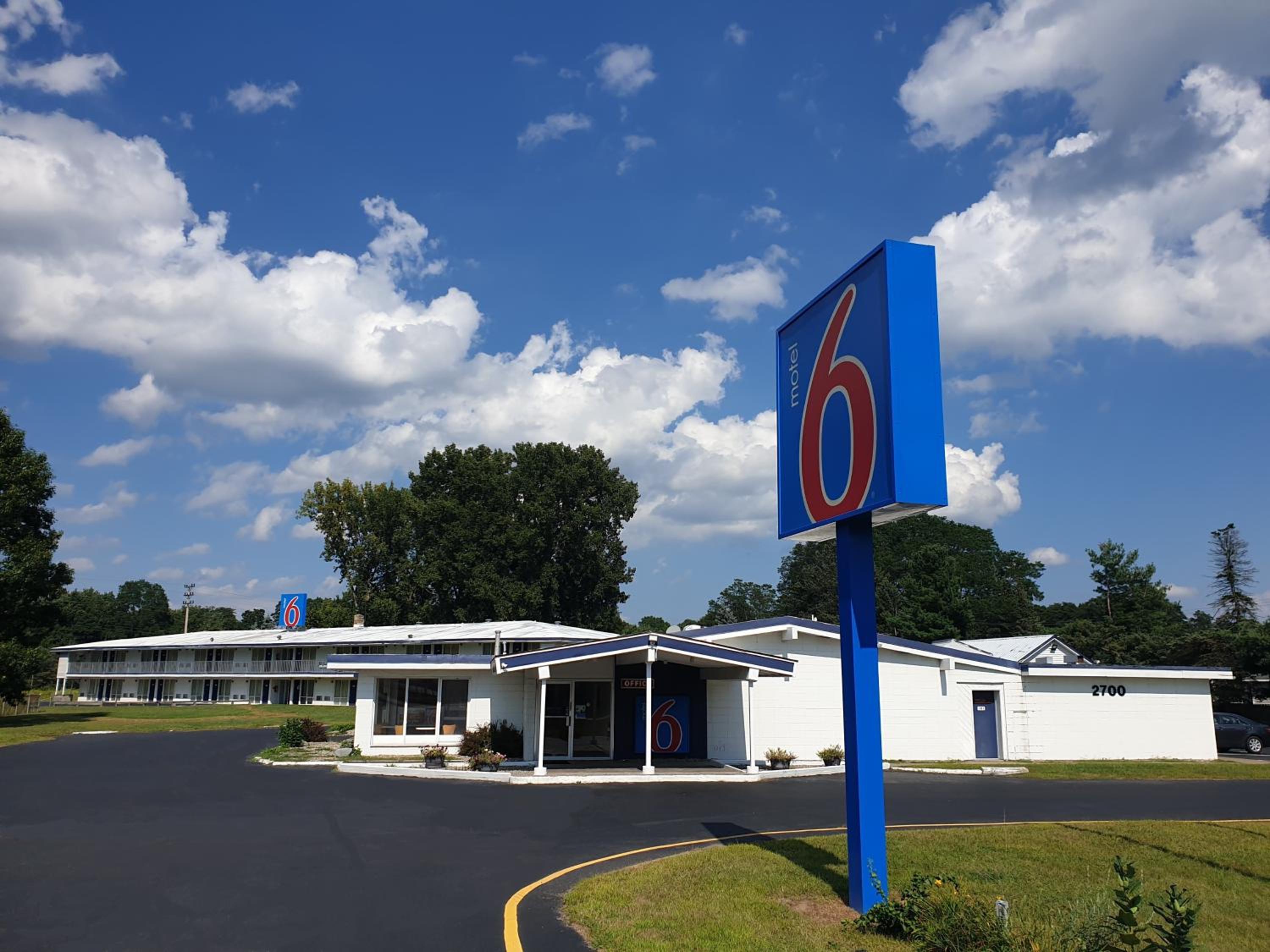 Hotel Motel 6-Schenectady, NY - Image 1