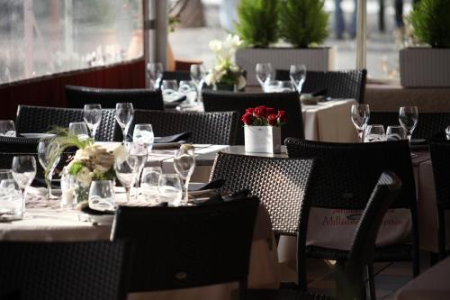 restaurant