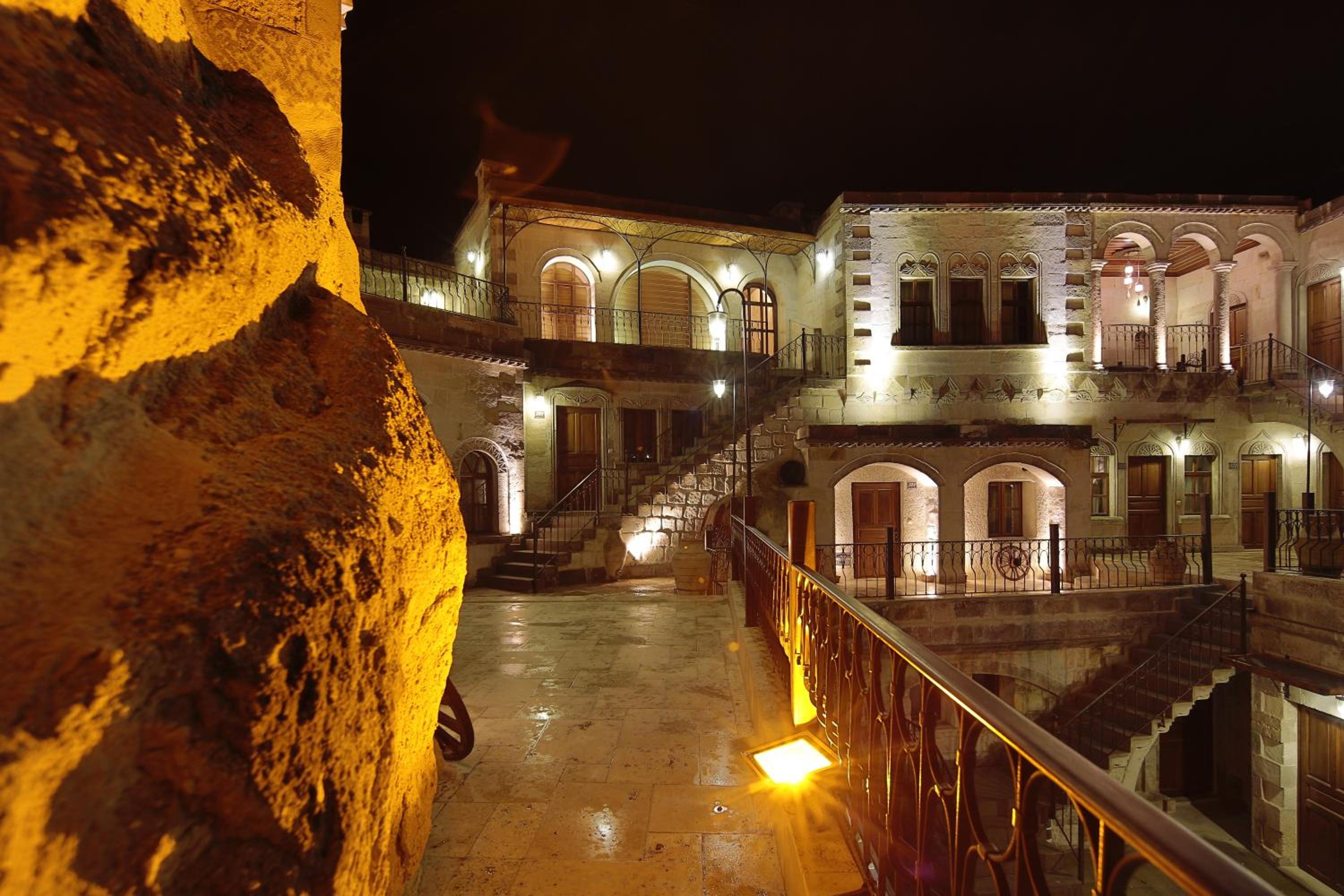 Harman Cave Hotel - Image 12