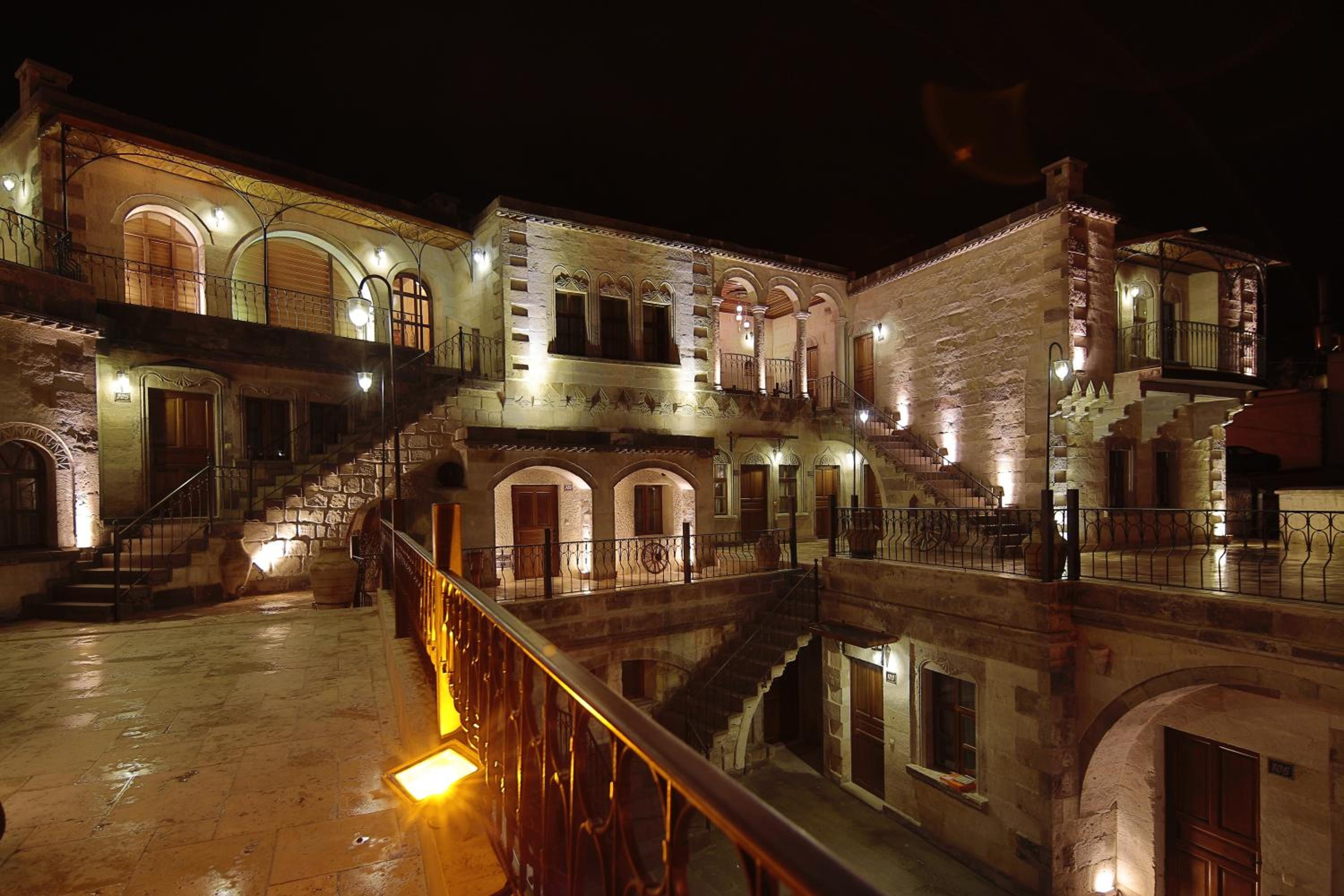 Harman Cave Hotel - Image 49