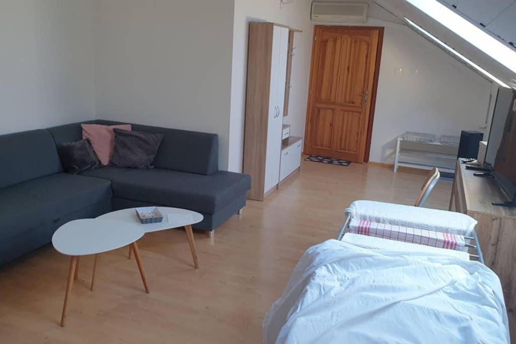 Útulný apartman Kmeťova view 4