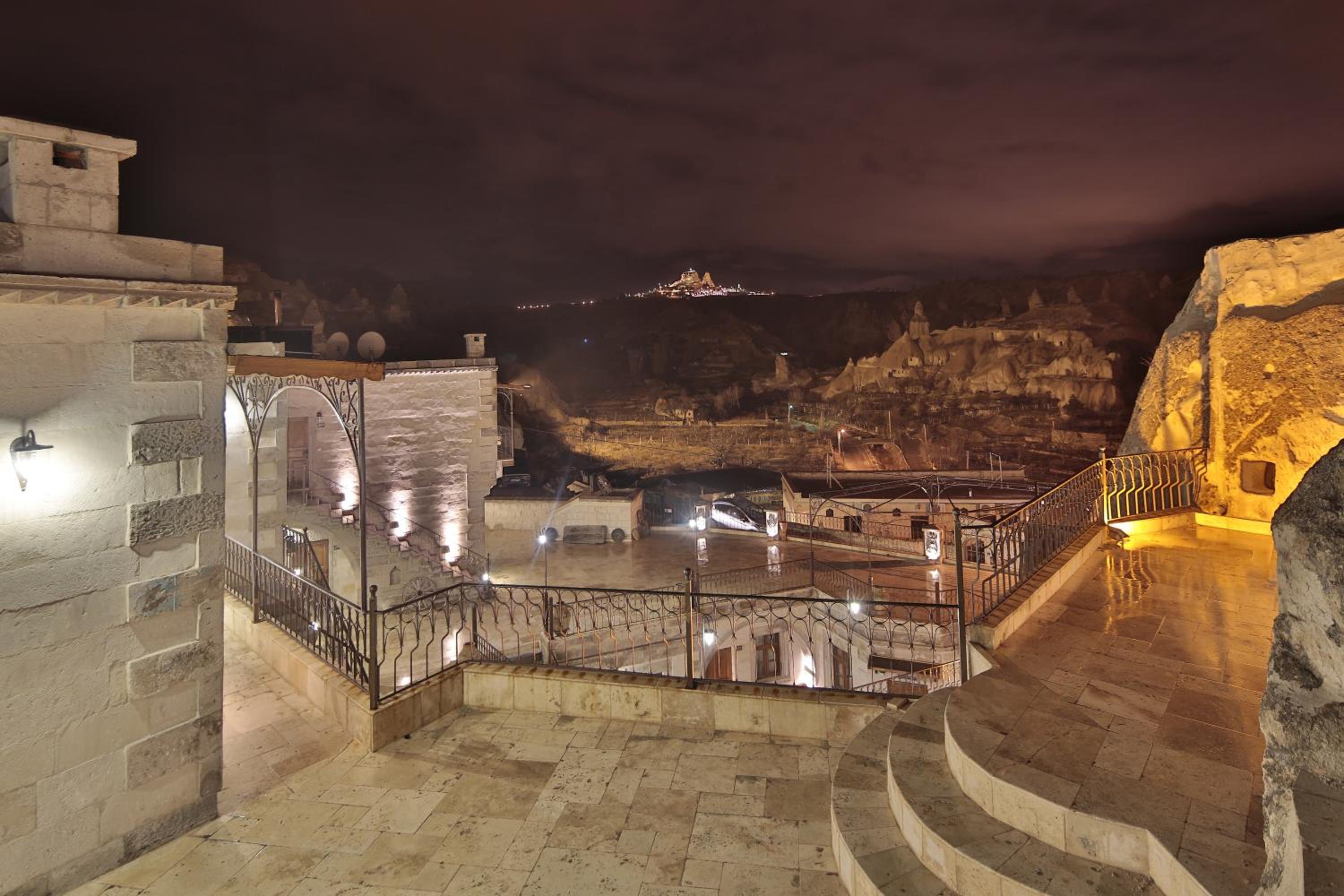 Harman Cave Hotel - Image 100