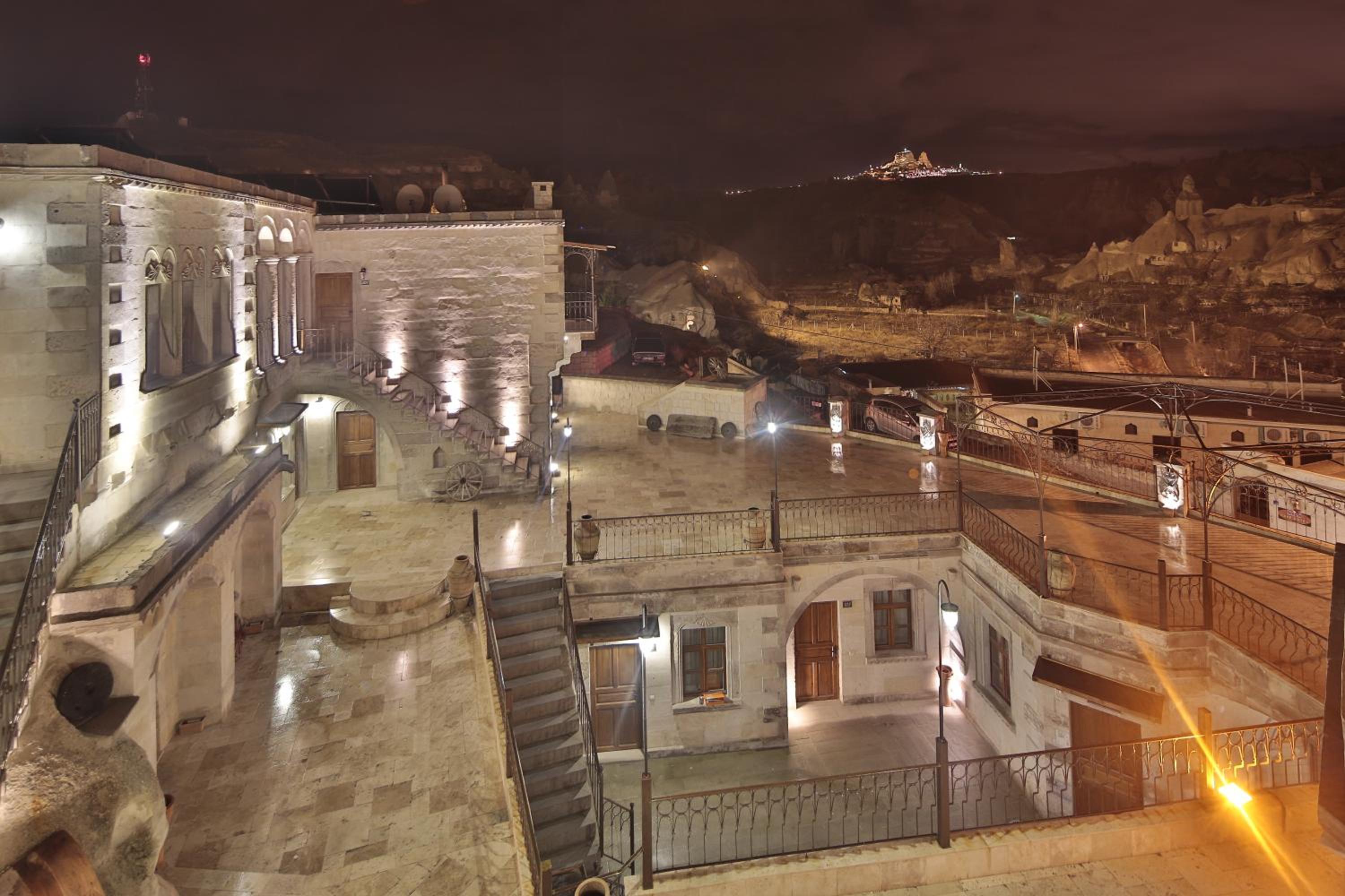 Harman Cave Hotel - Image 109