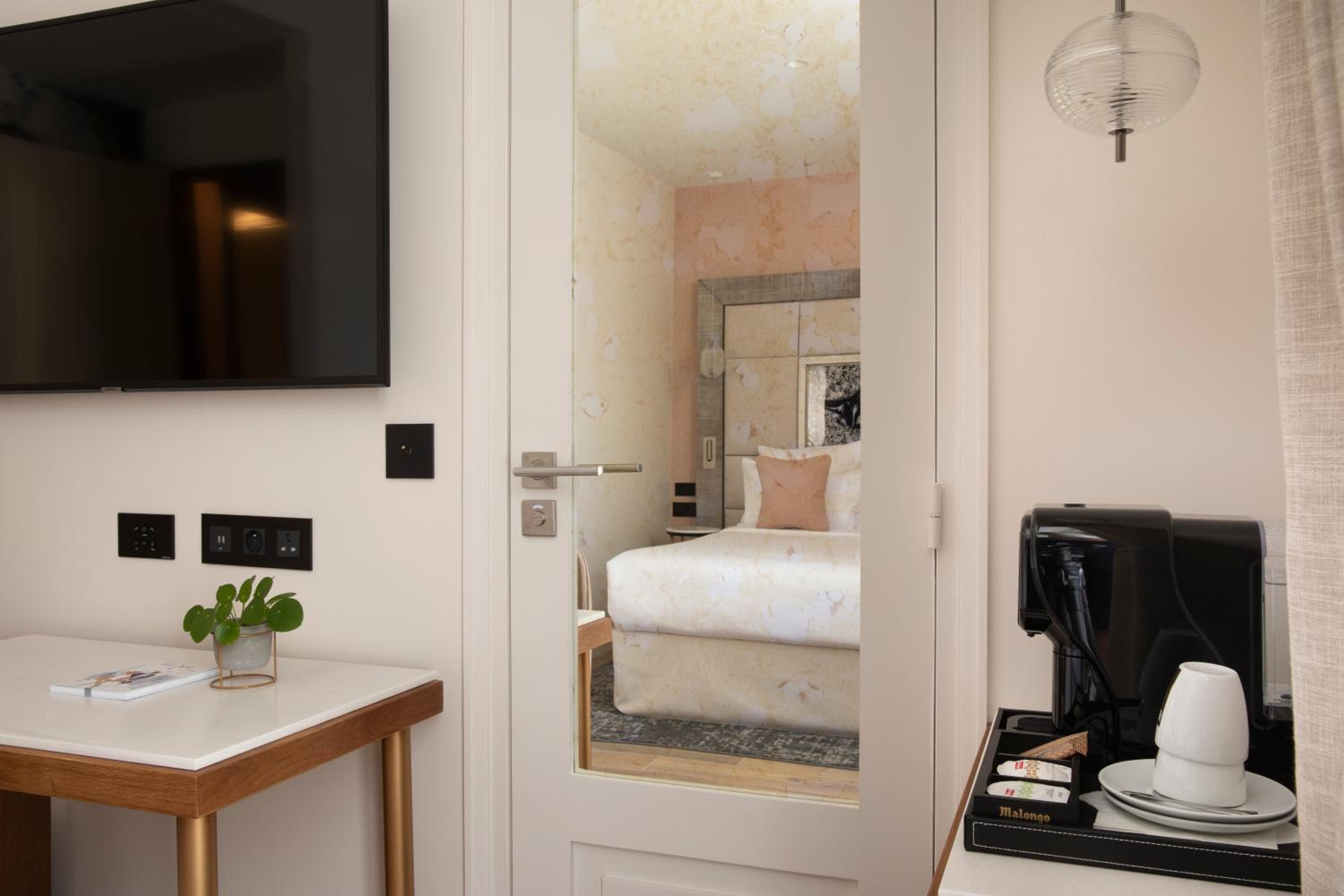 Hôtel des Champs-Elysées