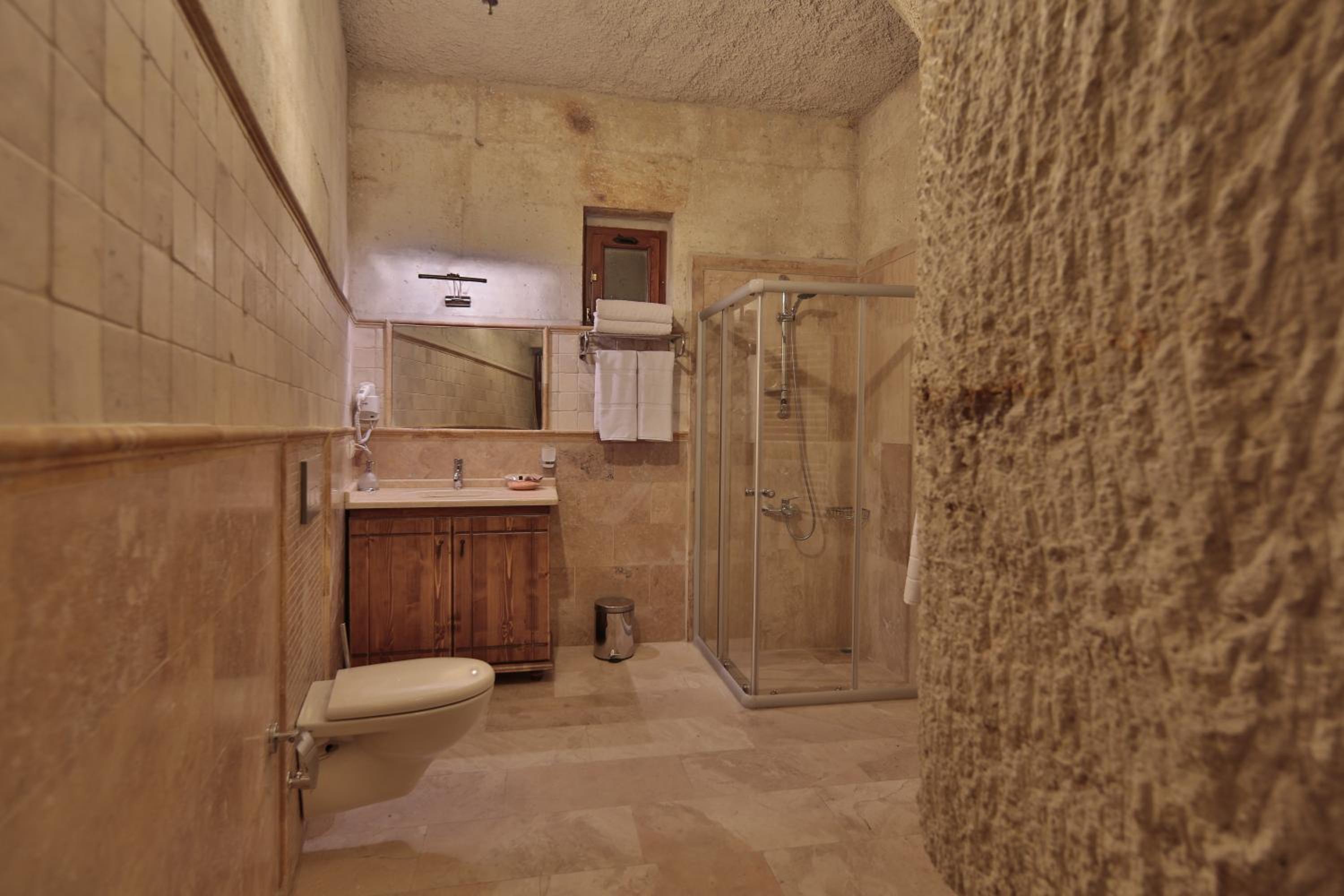 Harman Cave Hotel - Image 63