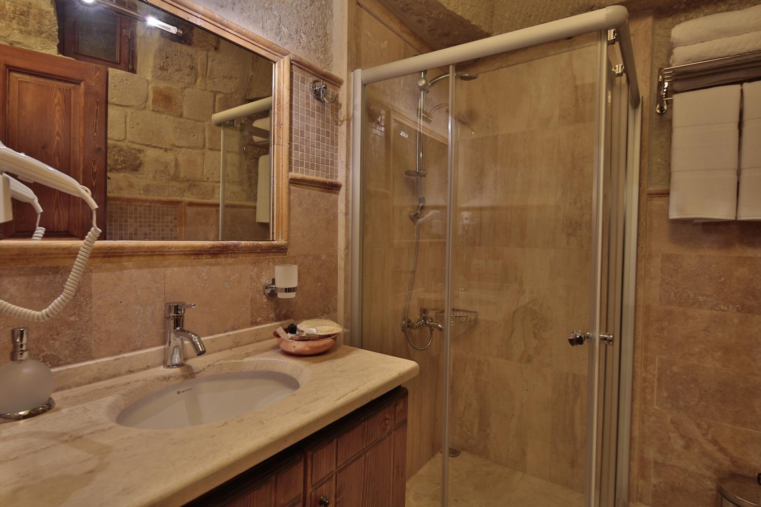 Harman Cave Hotel - Image 56