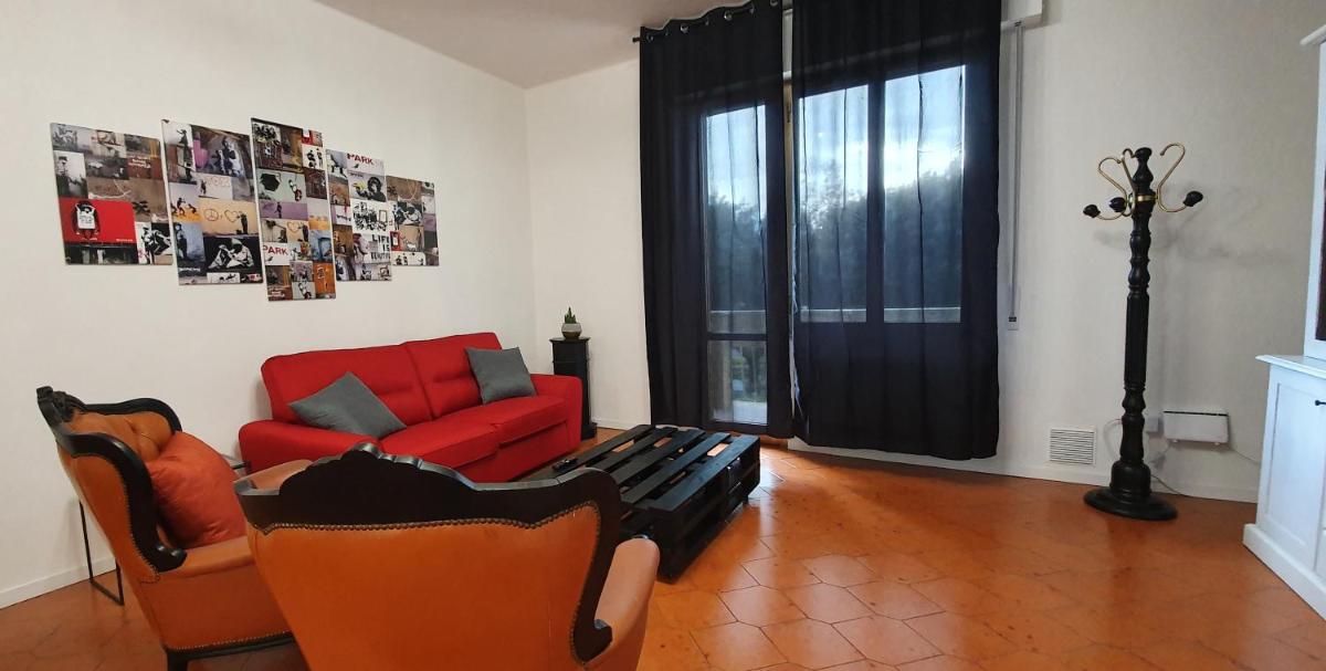2 bed flat Centre & Stadio free parking photo 3