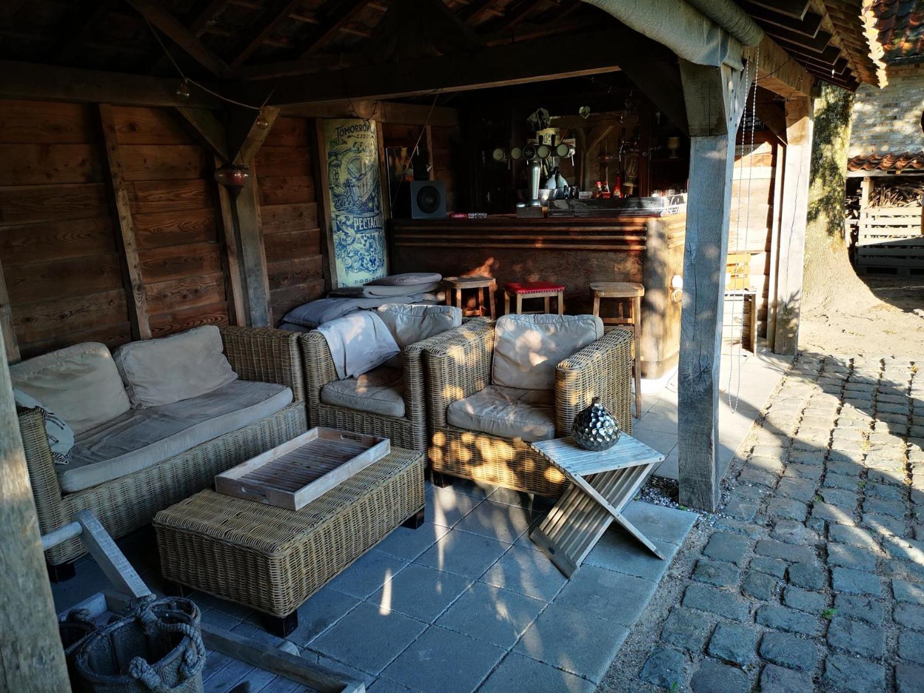 Casa Leone near Bruges with jacuzzi & parking