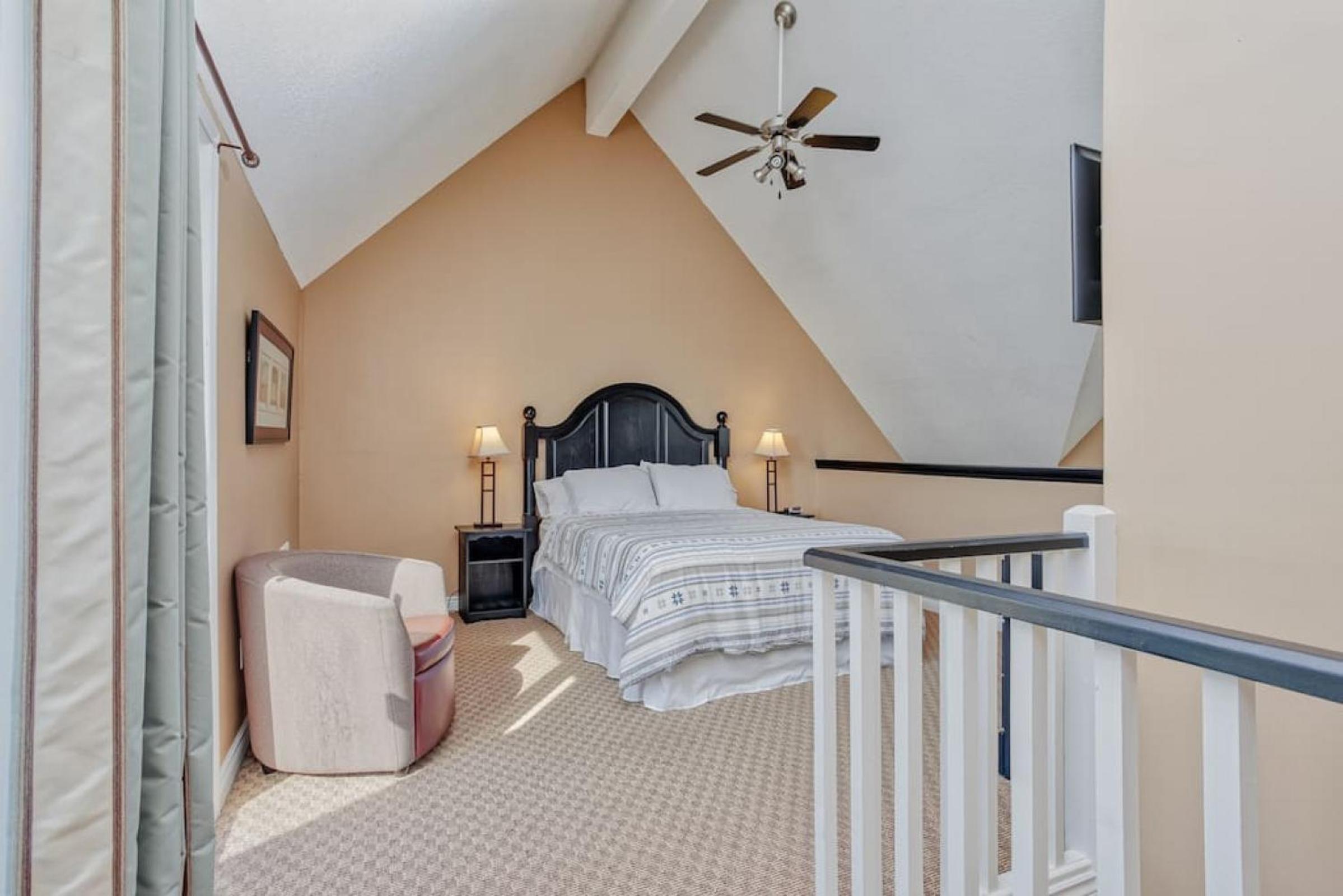 Mountainside 2 bed 2 bath with Laundry