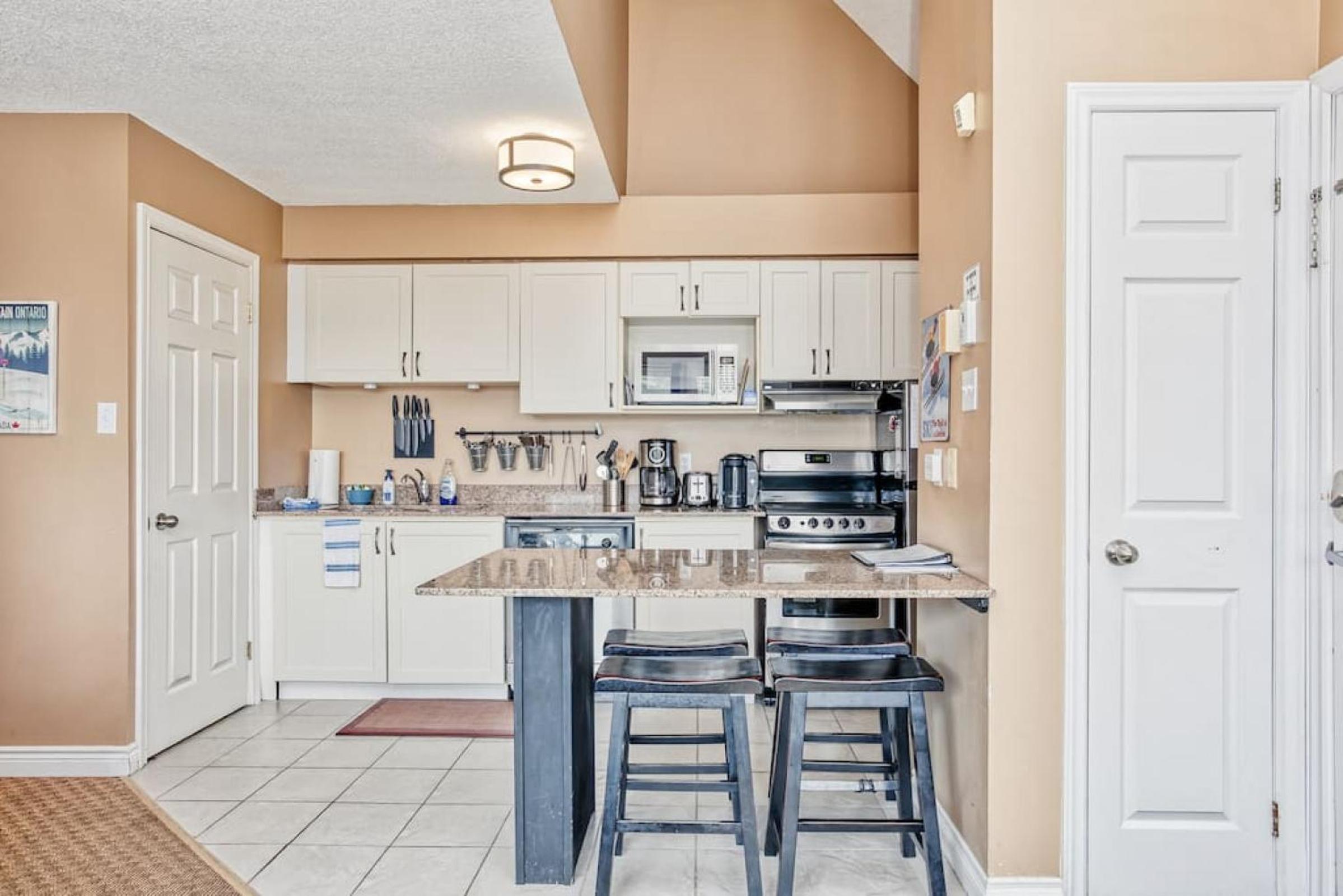 Mountainside 2 bed 2 bath with Laundry