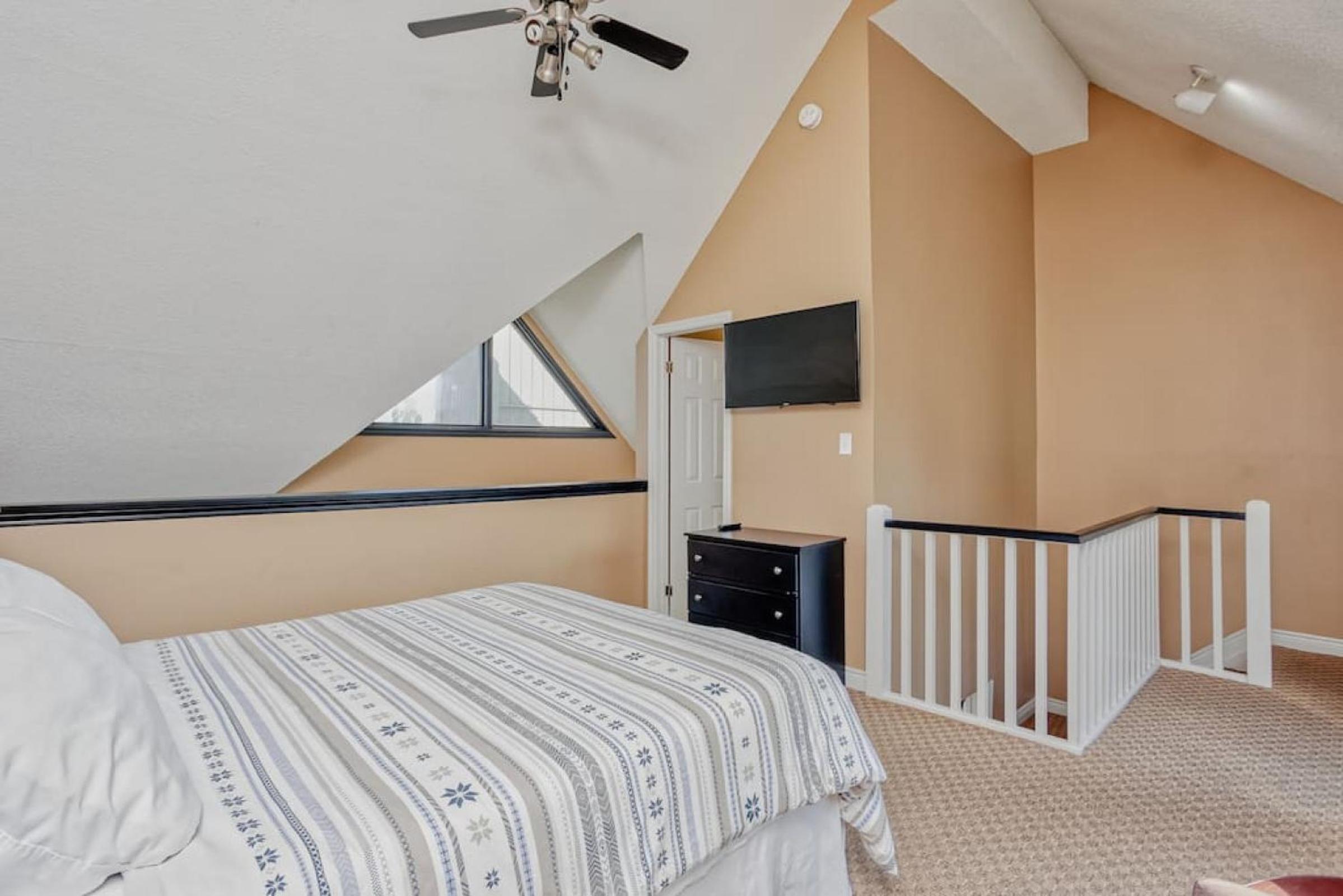 Mountainside 2 bed 2 bath with Laundry