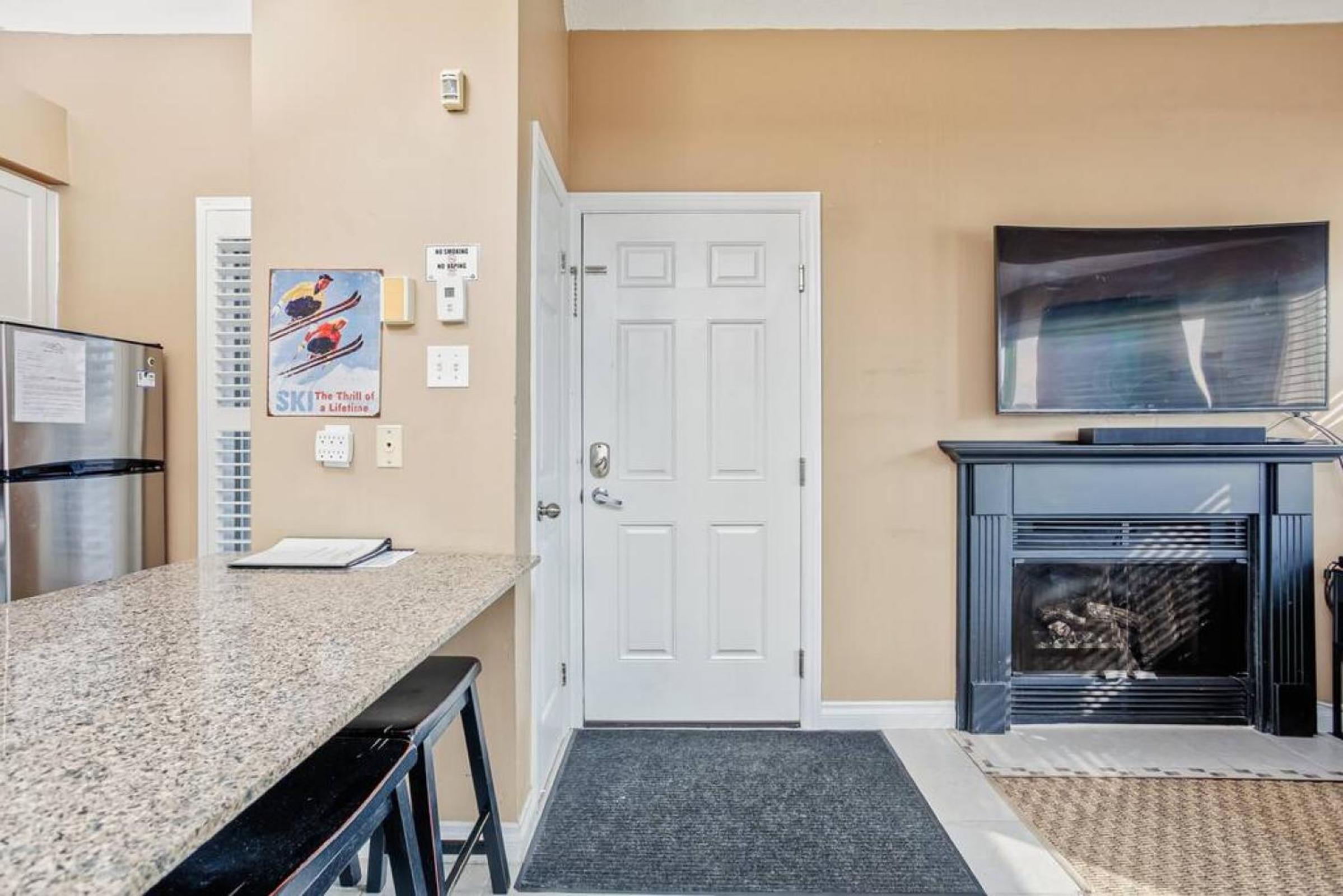Mountainside 2 bed 2 bath with Laundry