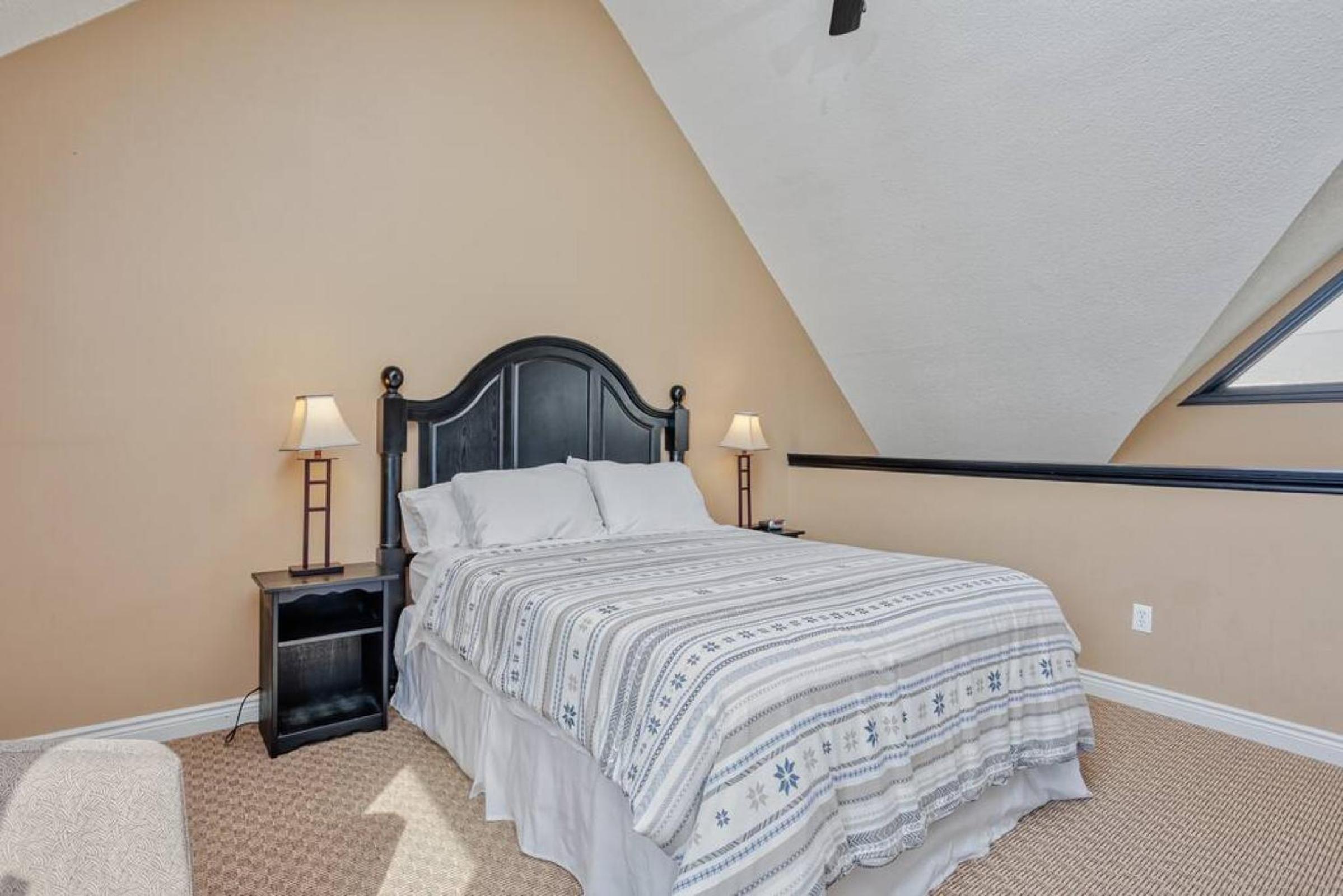 Mountainside 2 bed 2 bath with Laundry