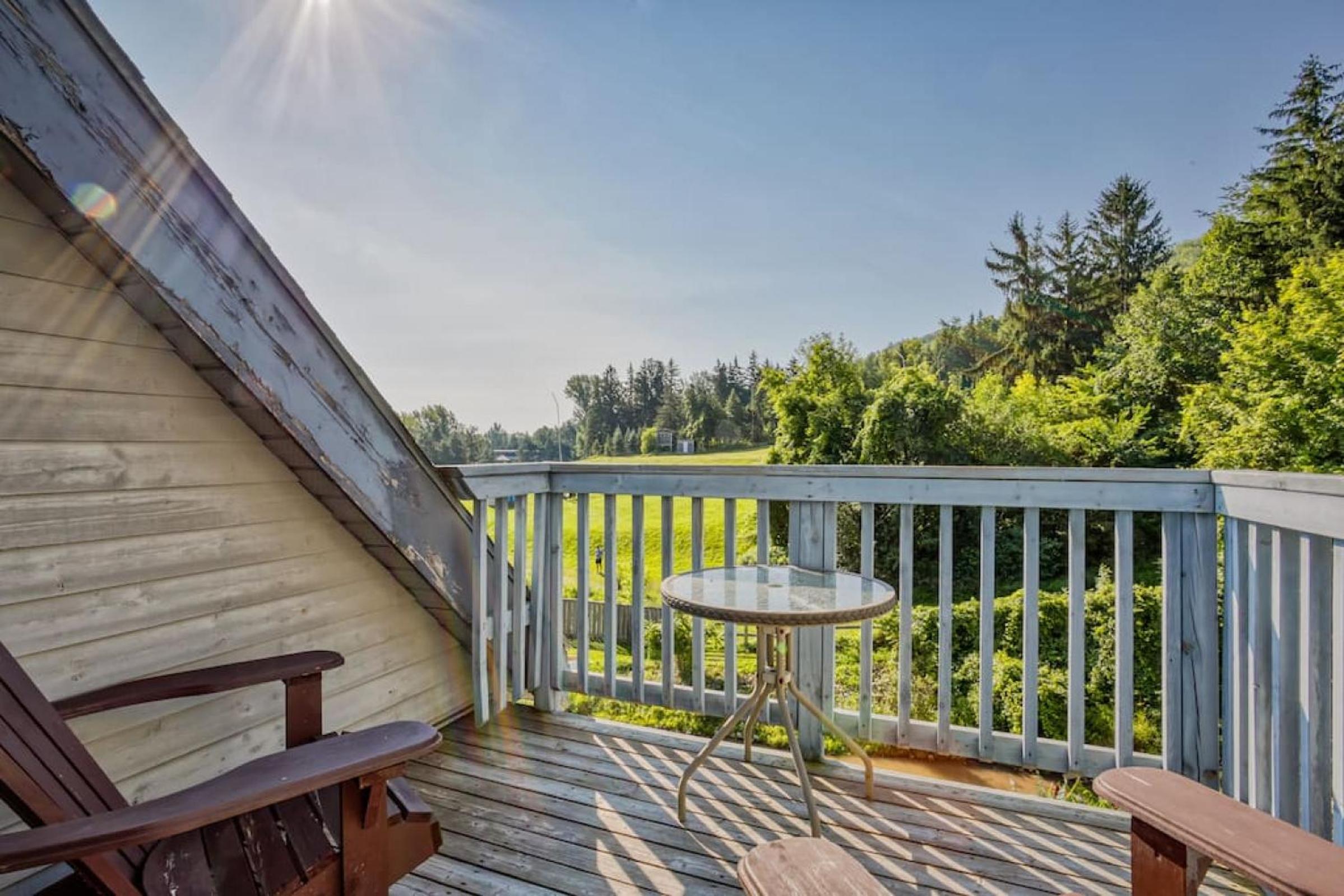 Mountainside 2 bed 2 bath with Laundry