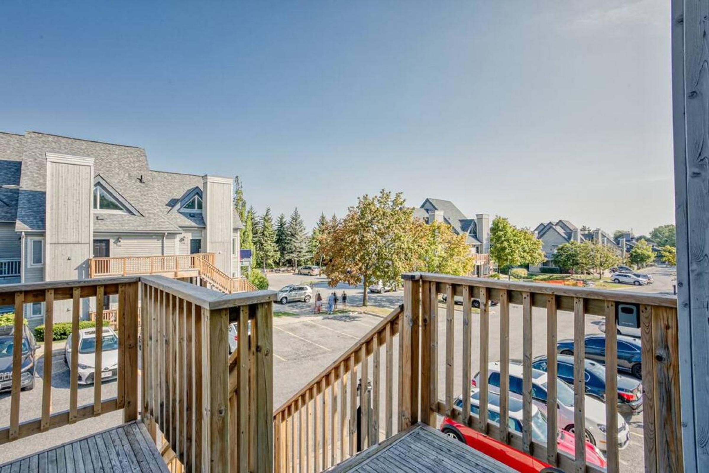 Mountainside 2 bed 2 bath with Laundry
