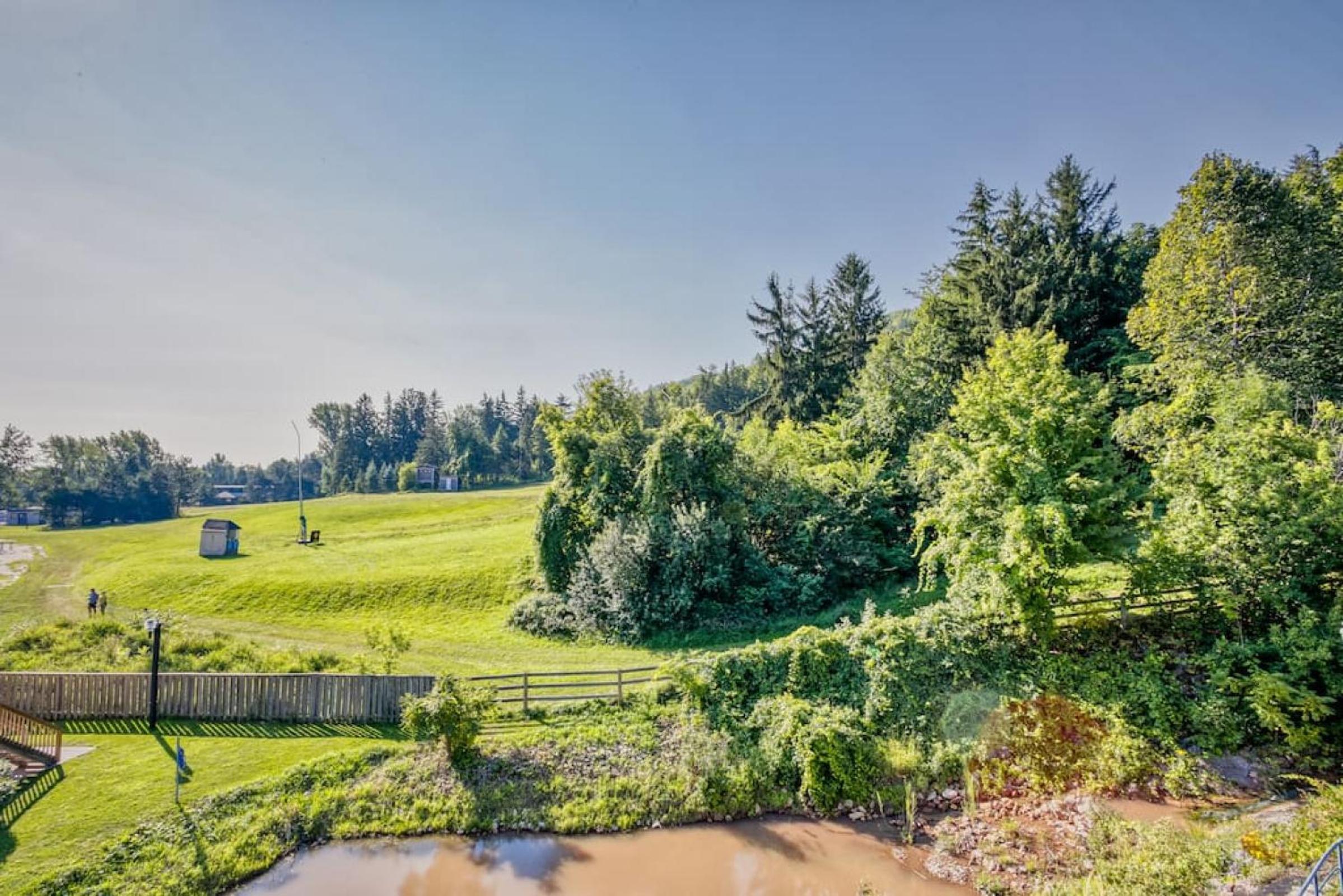 Mountainside 2 bed 2 bath with Laundry