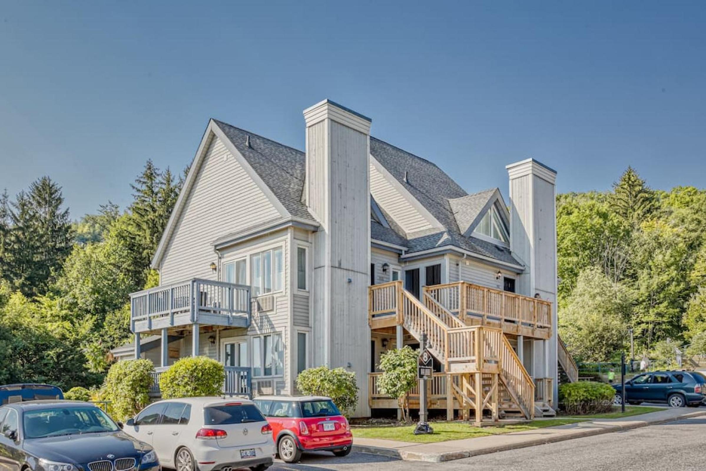 Mountainside 2 bed 2 bath with Laundry