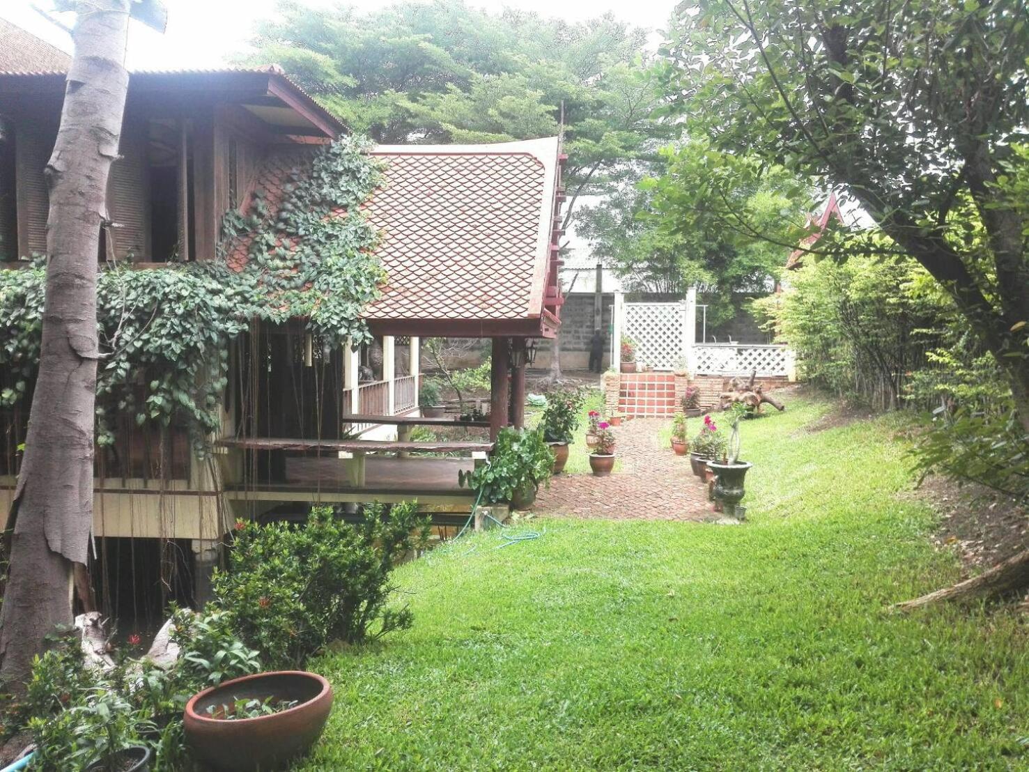 Luang Chumni Village