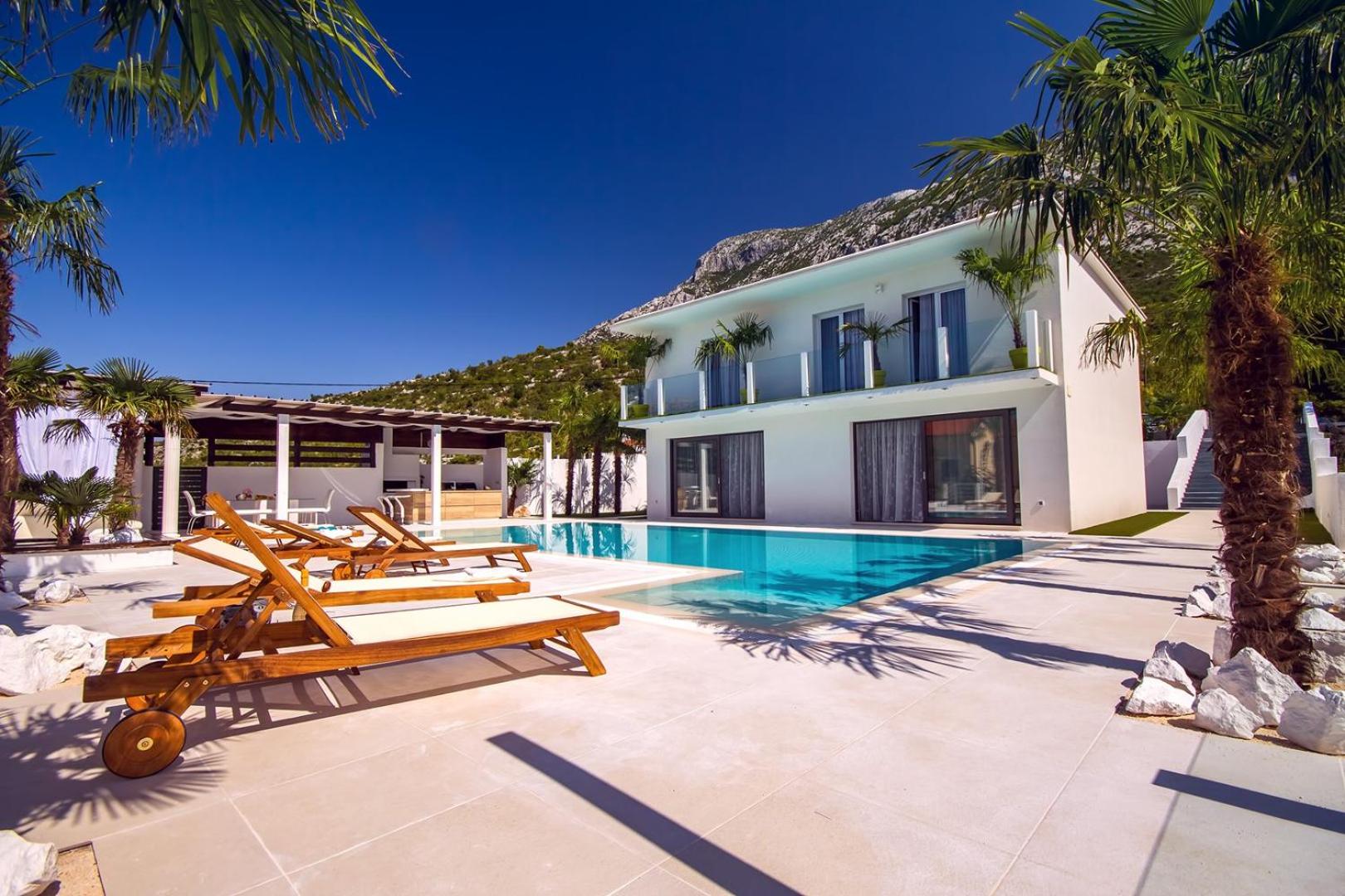 Villa Caribic with 72sqm private pool, whirlpool, sauna, outdoor lounge area view 3