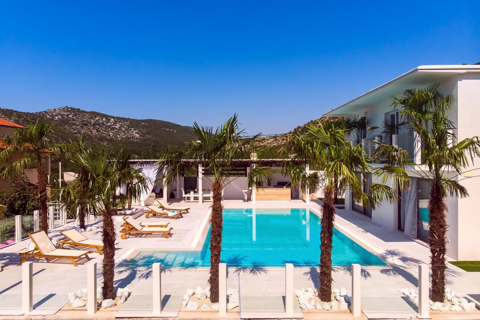 Villa Caribic with 72sqm private pool, whirlpool, sauna, outdoor lounge area view 4