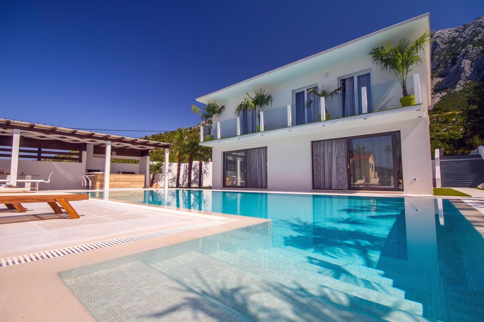 Villa Caribic with 72sqm private pool, whirlpool, sauna, outdoor lounge area view 5