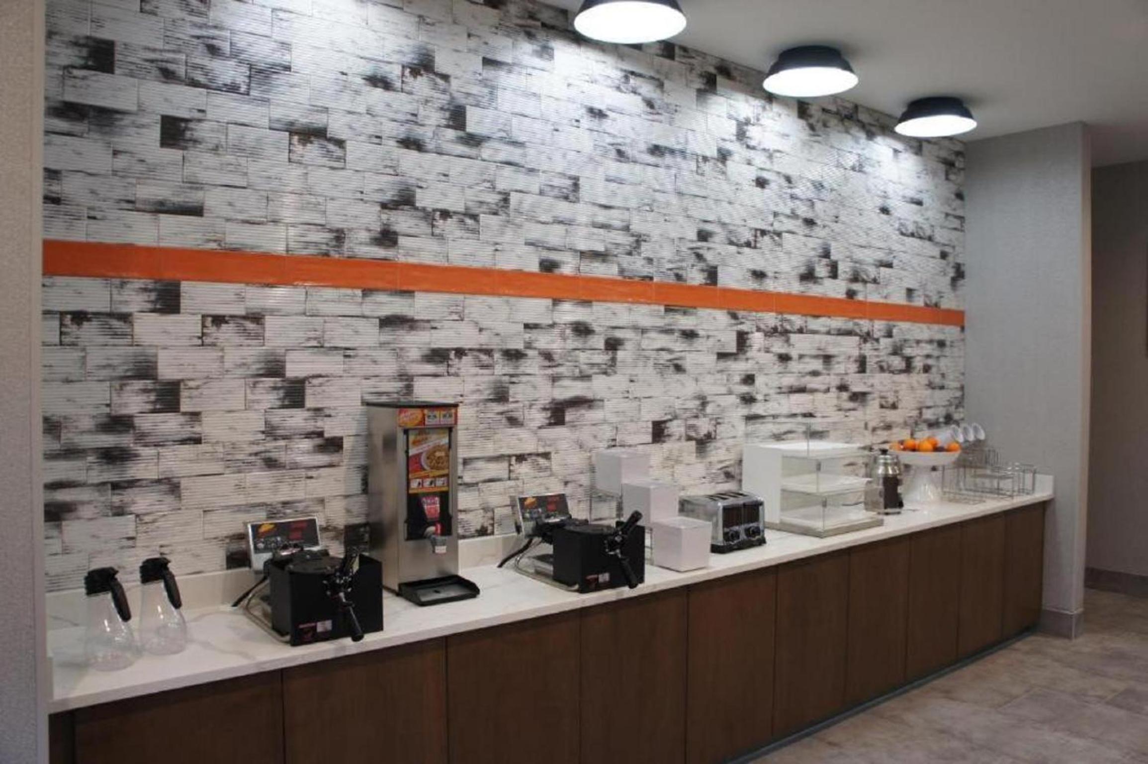 Oxford Vacations - La Quinta Inn  Suites by Wyndham Oxford - Property Image 43