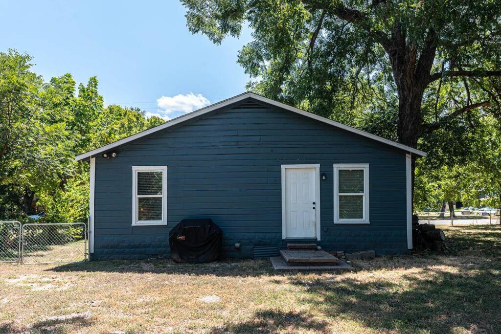 Escape to a Restored 1920s East Waco Bungalow view 2