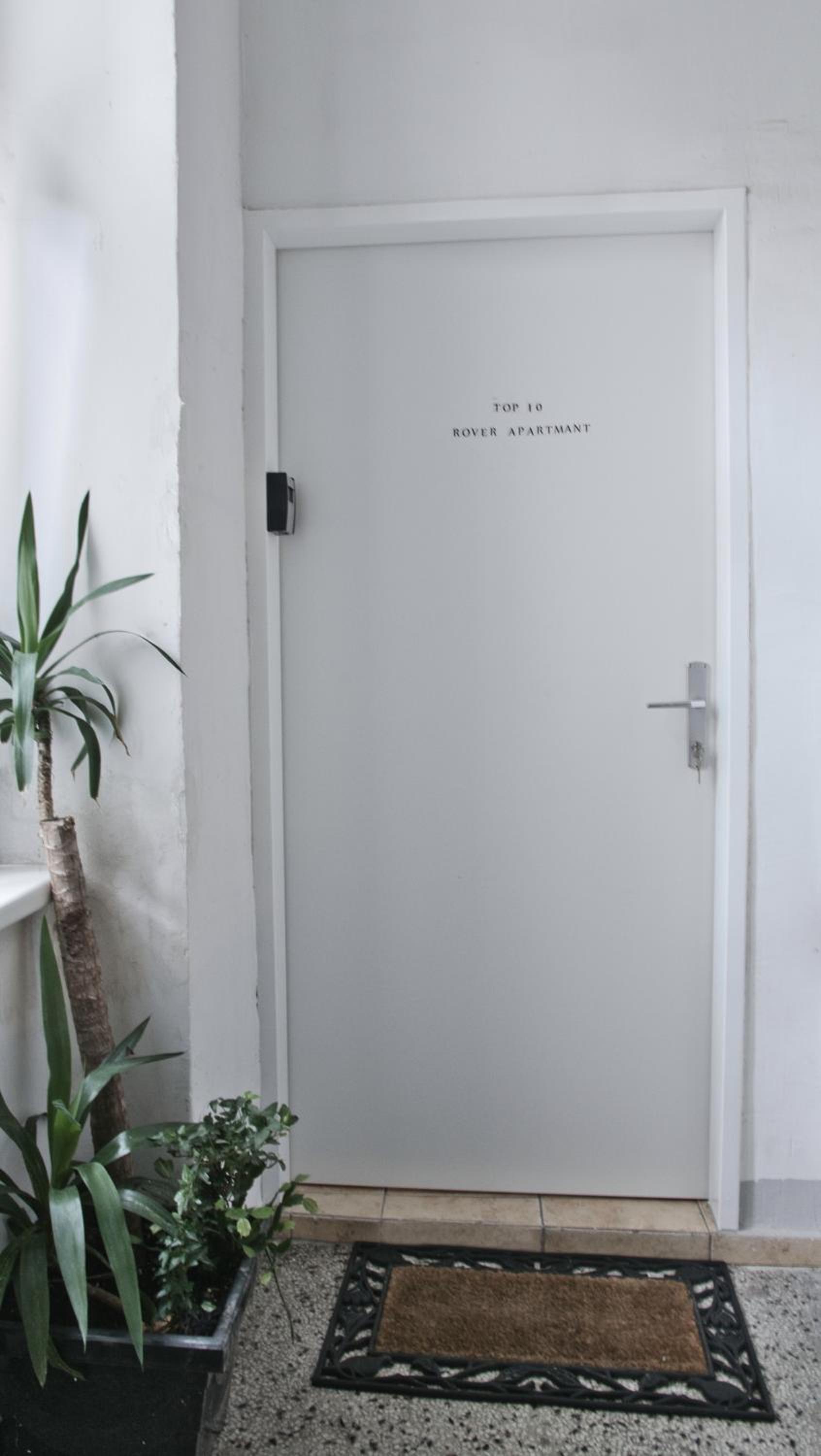 Rover Apartment