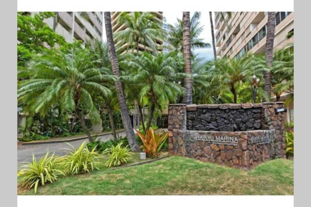 Hotel Spacious Studio W/ Parking, Beach/mall/park