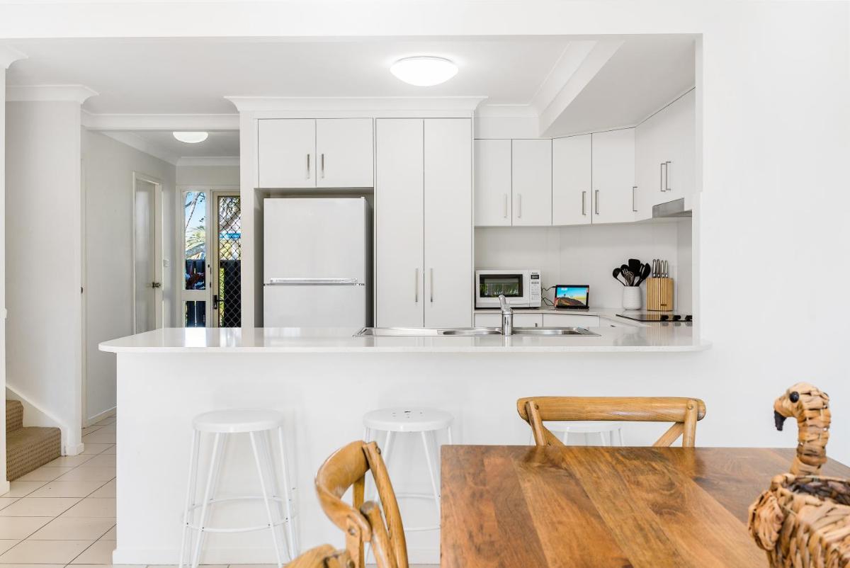 Bayside Court Apartments view 3