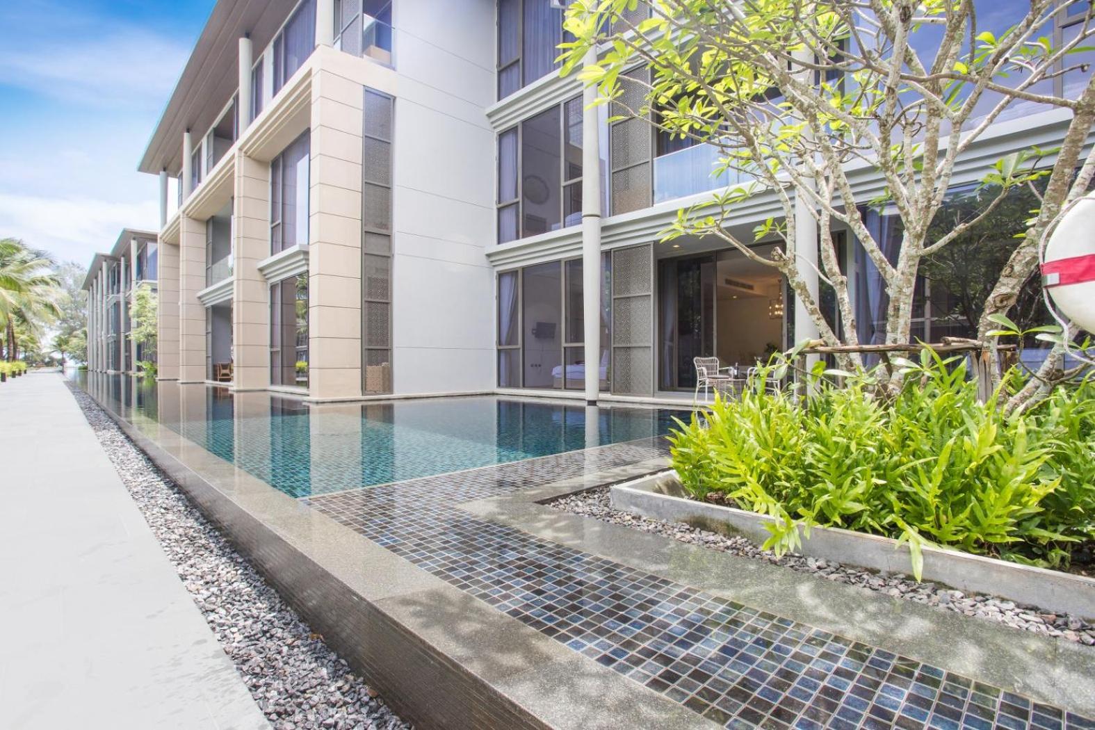 Luxury Oceanfront_pool access apartment