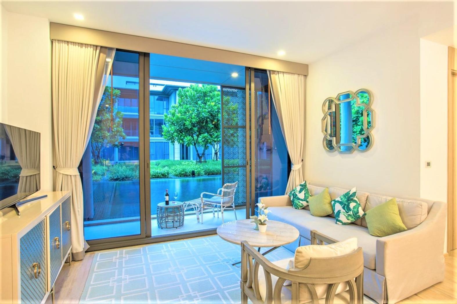 Luxury Oceanfront_pool access apartment