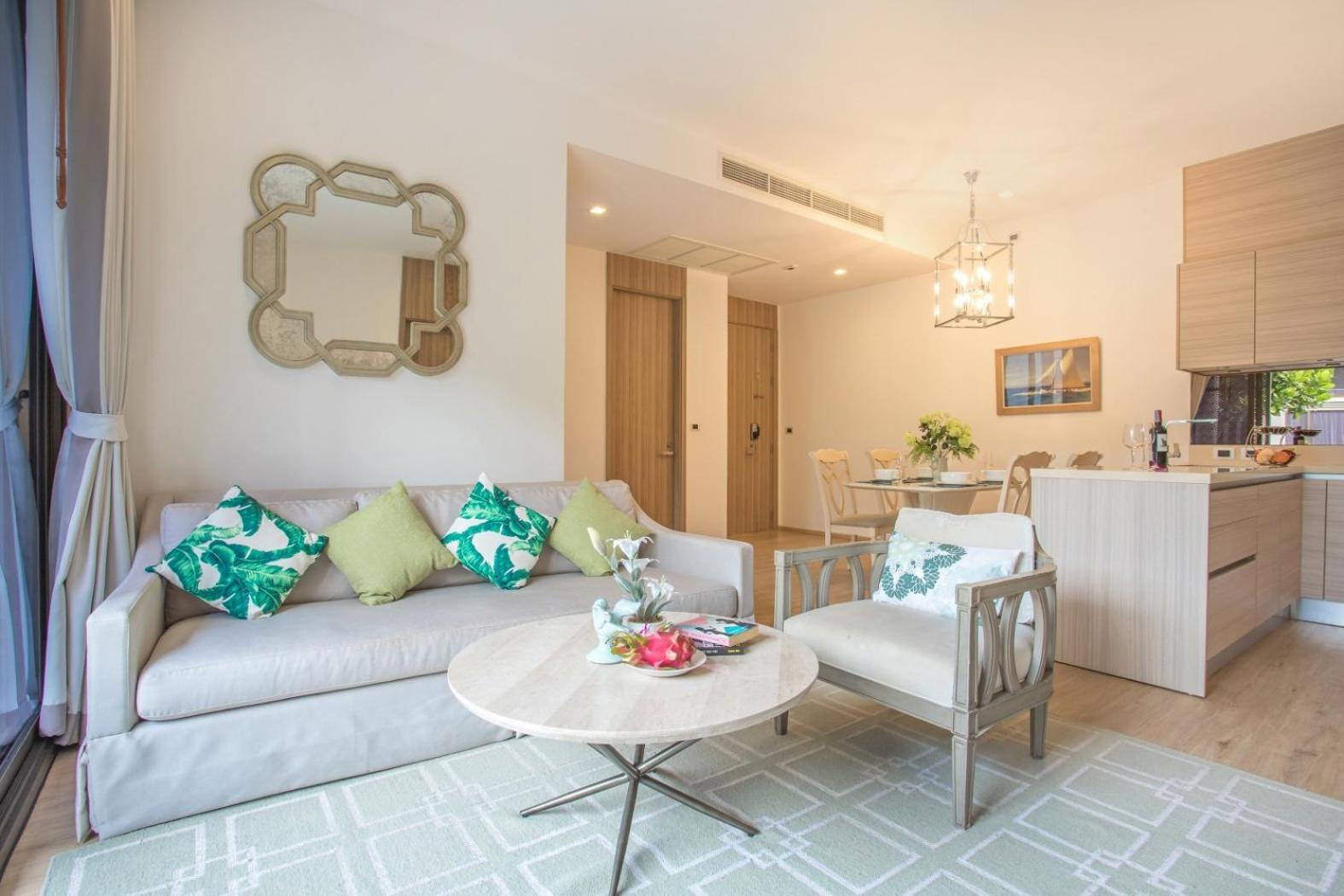 Luxury Oceanfront_pool access apartment