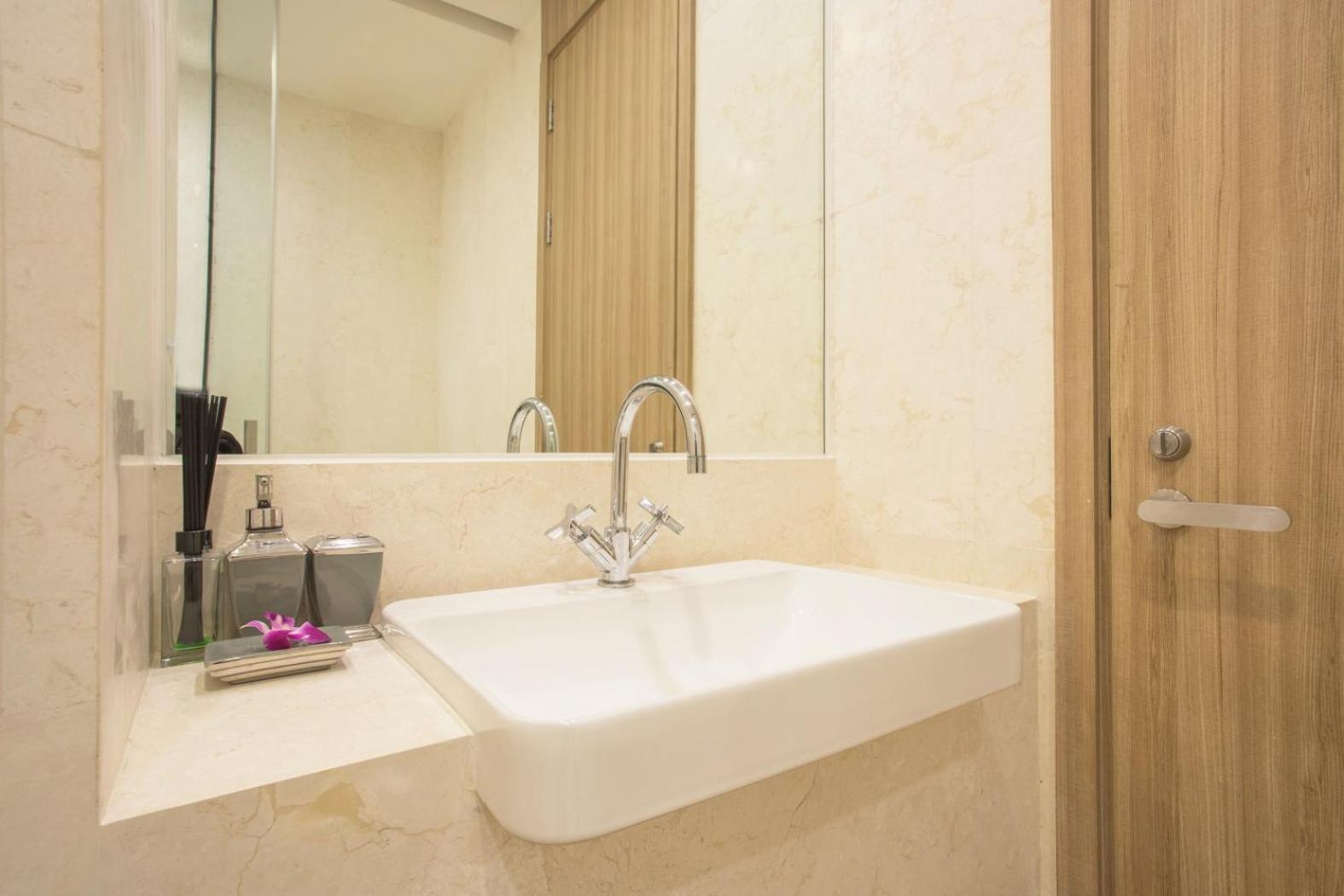 Luxury Oceanfront_pool access apartment