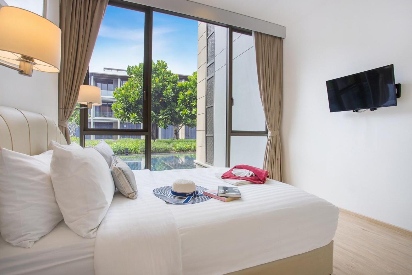 Luxury Oceanfront_pool access apartment