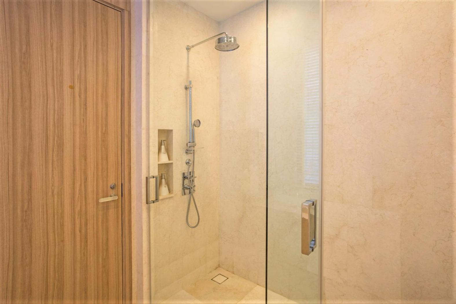 Luxury Oceanfront_pool access apartment