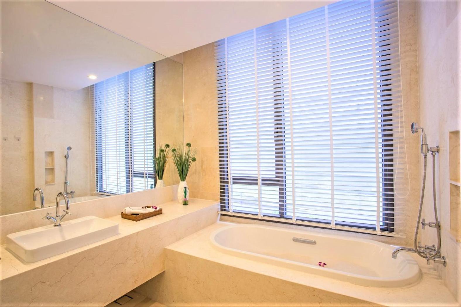 Luxury Oceanfront_pool access apartment