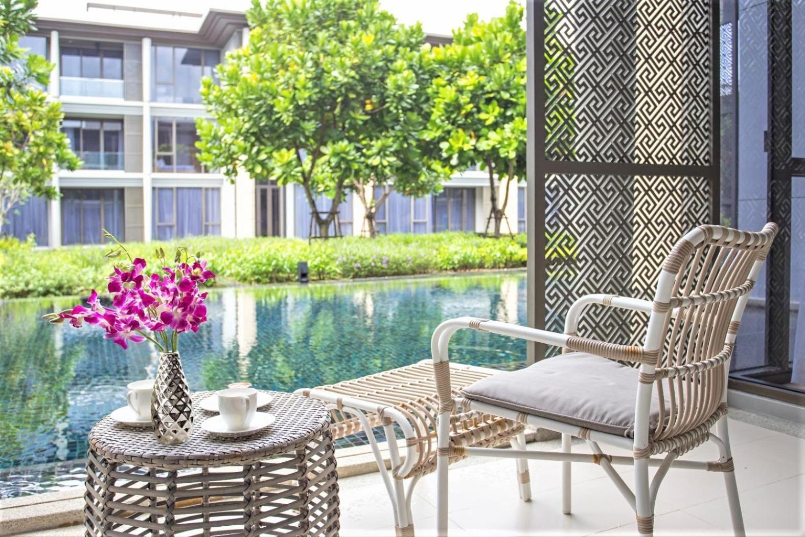 Luxury Oceanfront_pool access apartment