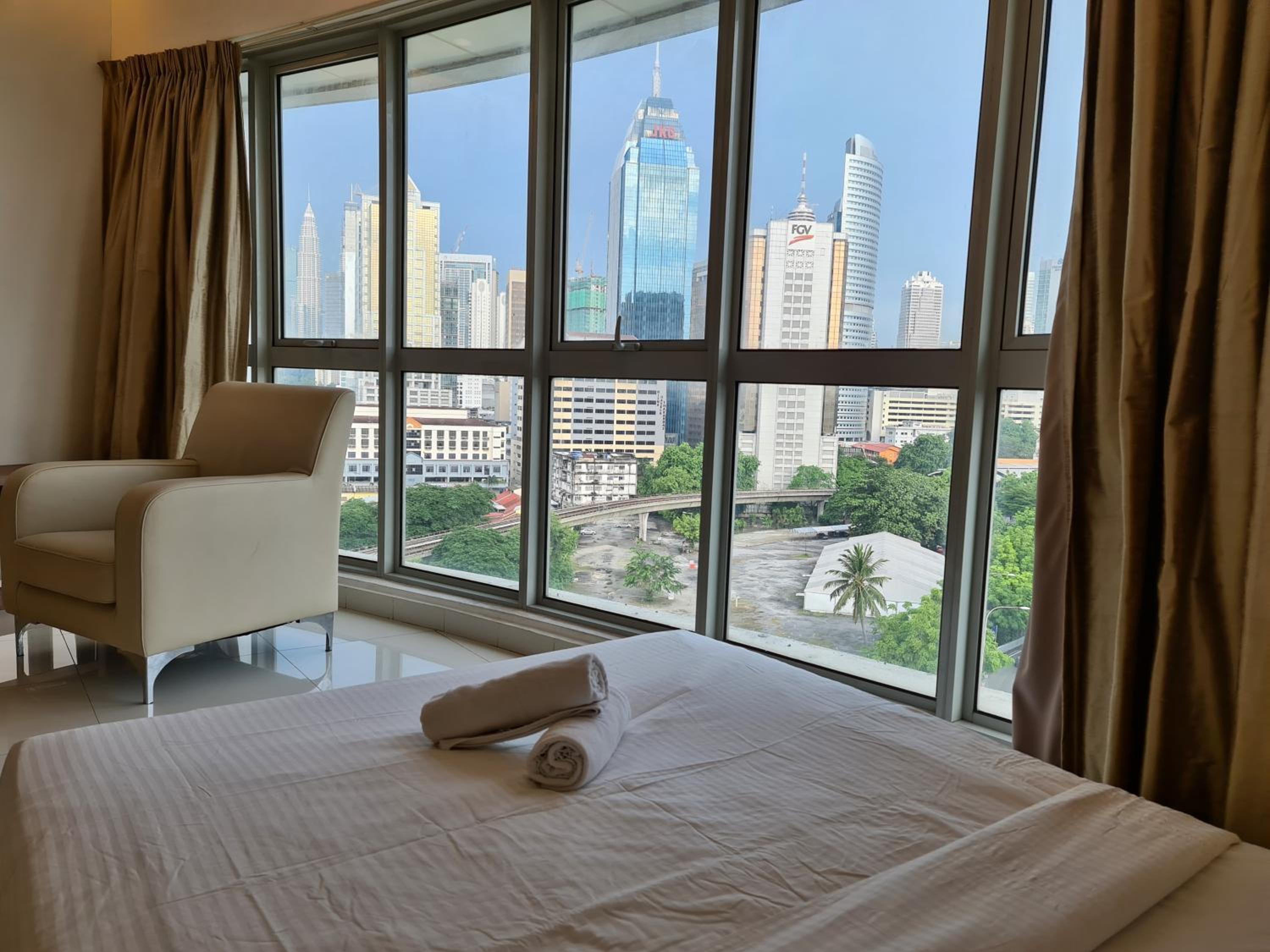 Regalia Residence KLCC View by iLuxHome