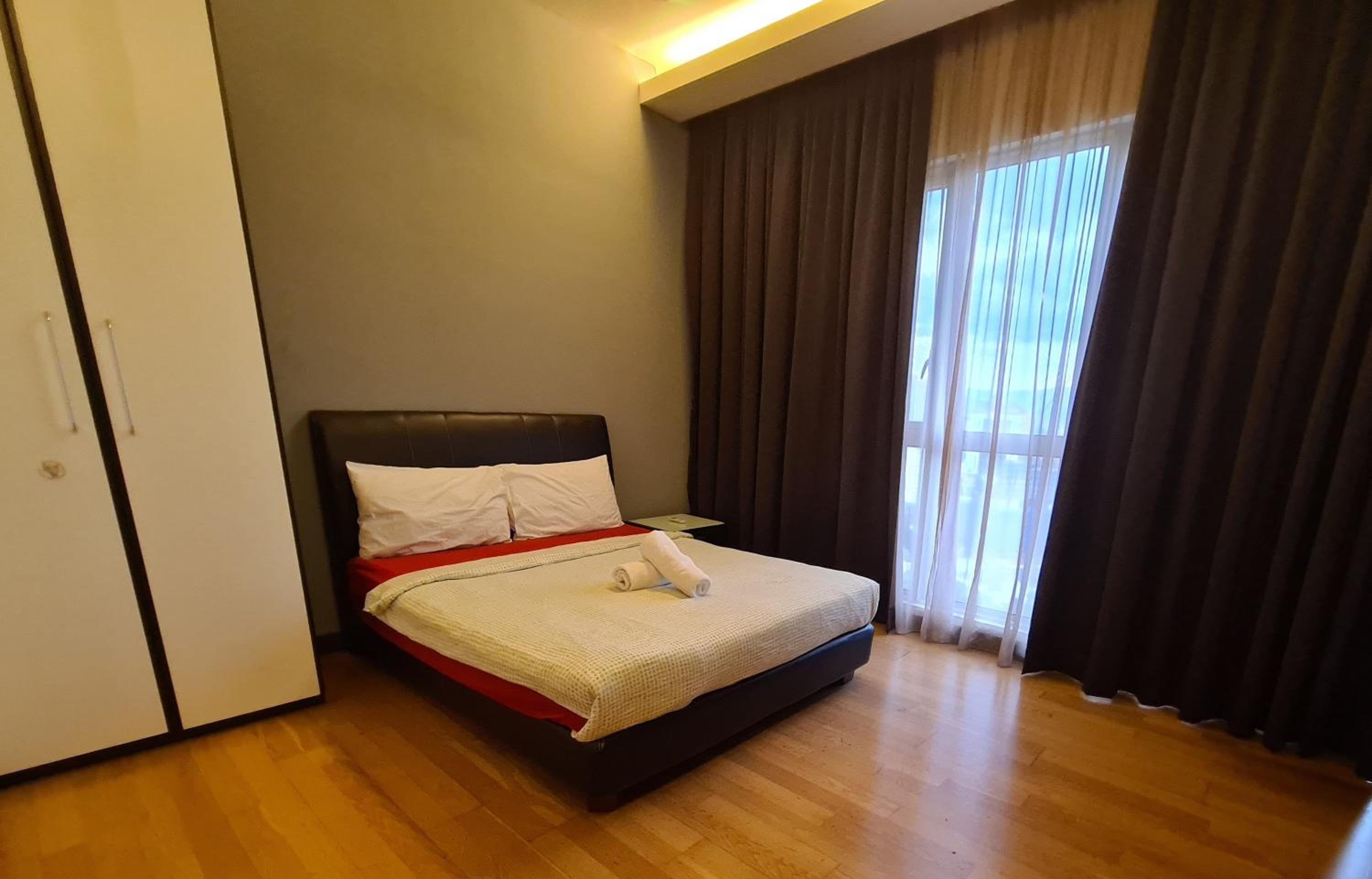 Regalia Residence KLCC View by iLuxHome
