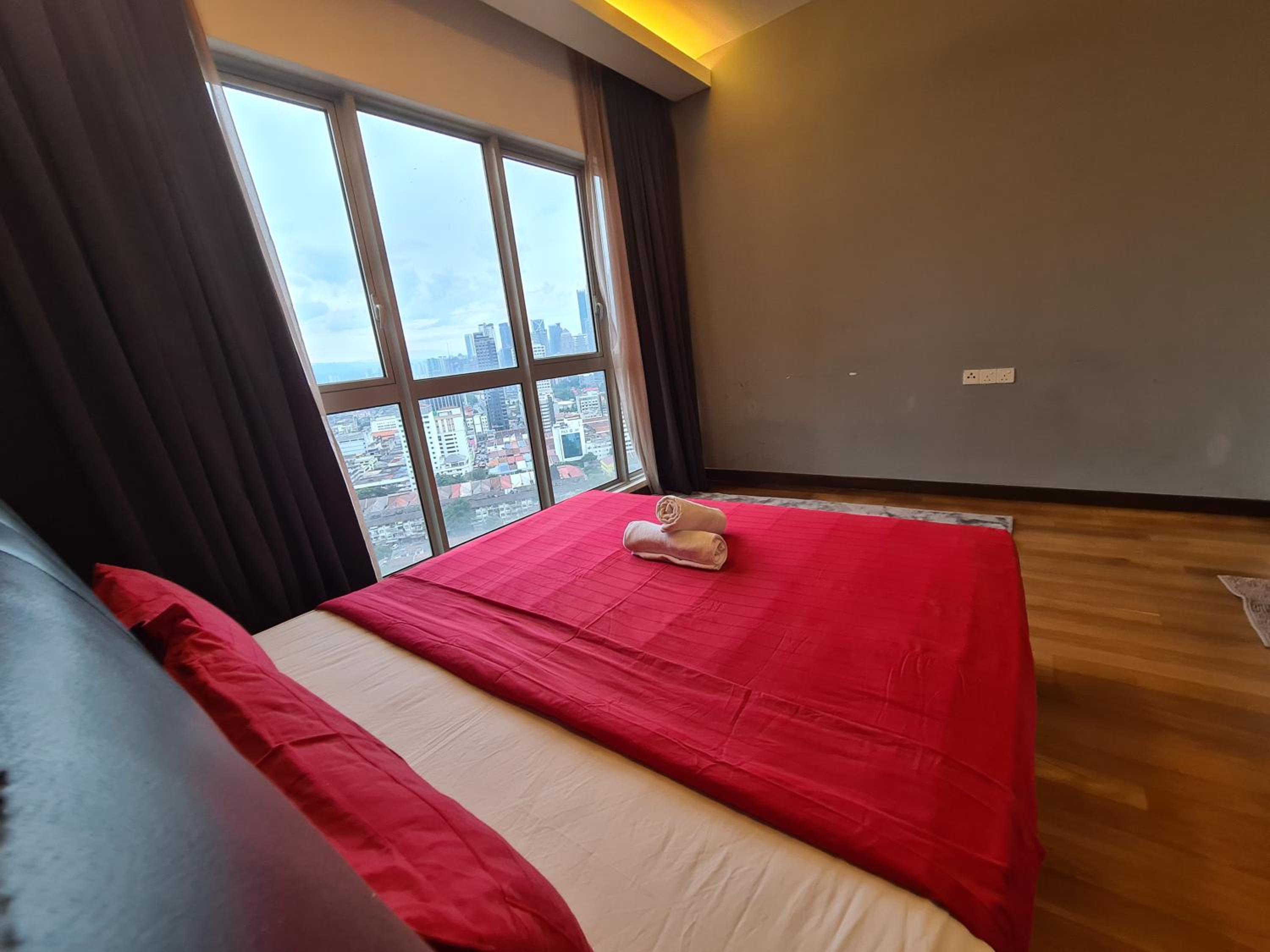 Regalia Residence KLCC View by iLuxHome