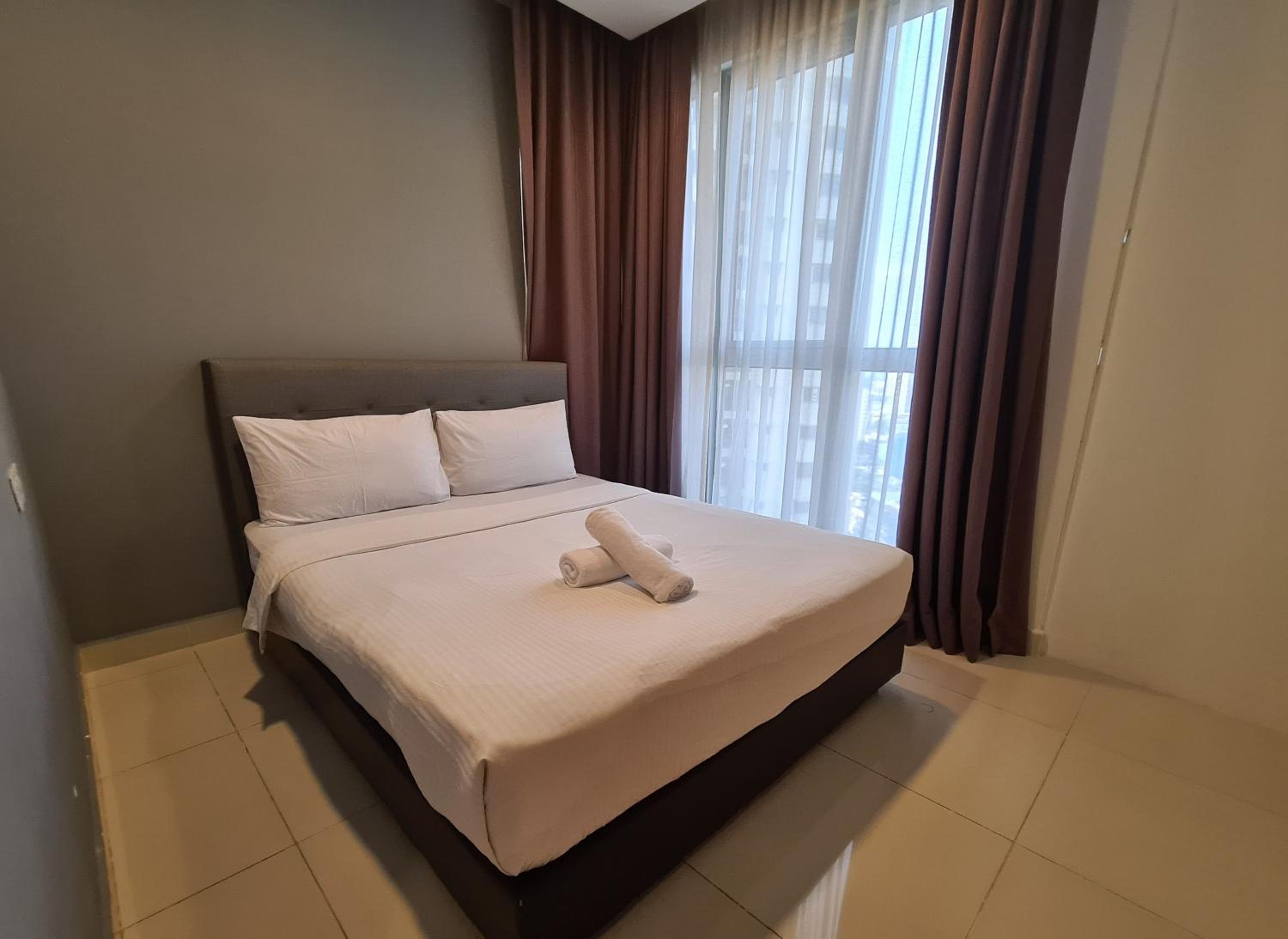 Regalia Residence KLCC View by iLuxHome